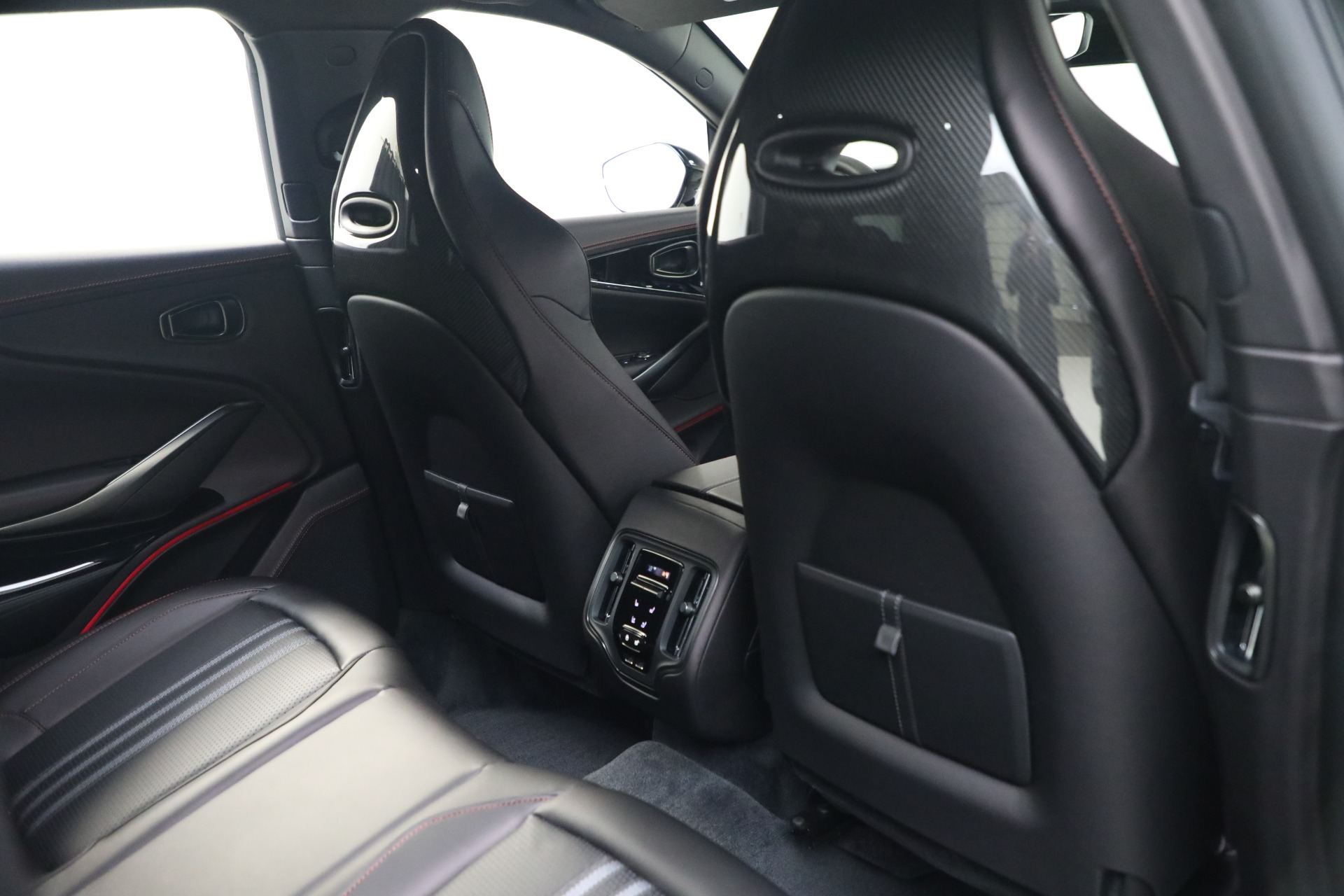 New-2026-Aston-Martin-DBX-707