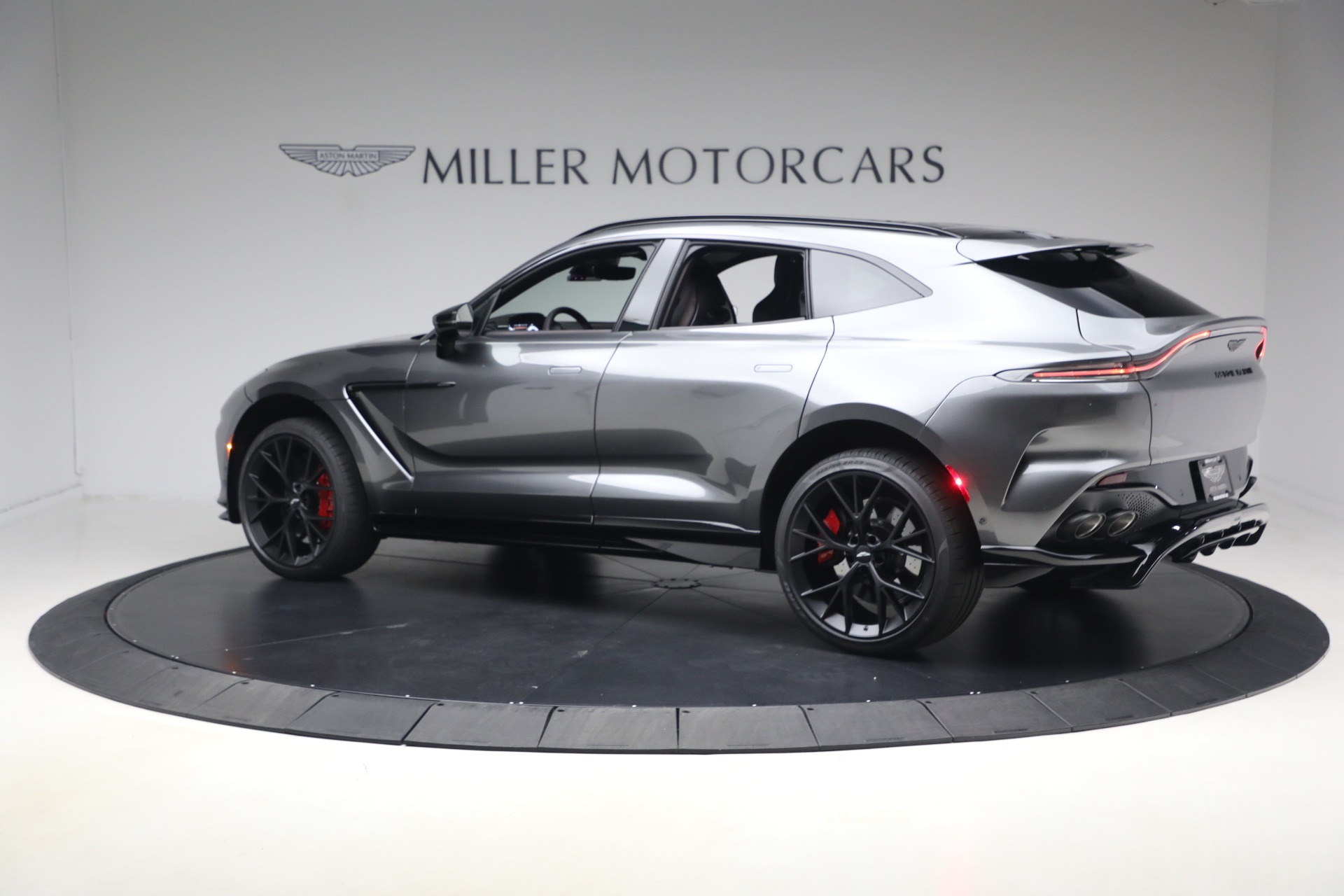 New-2026-Aston-Martin-DBX-707