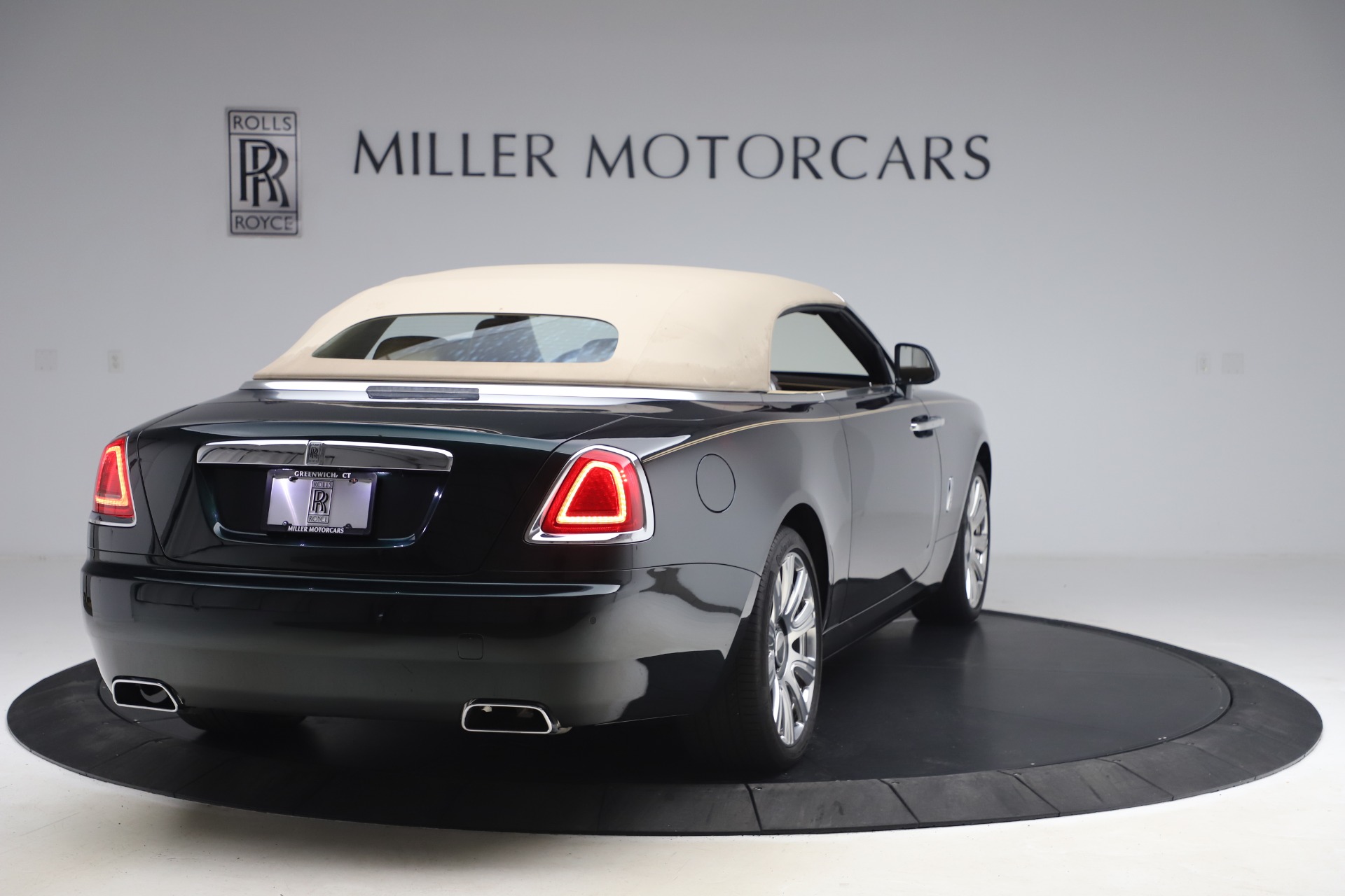 Used-2017-Rolls-Royce-Dawn