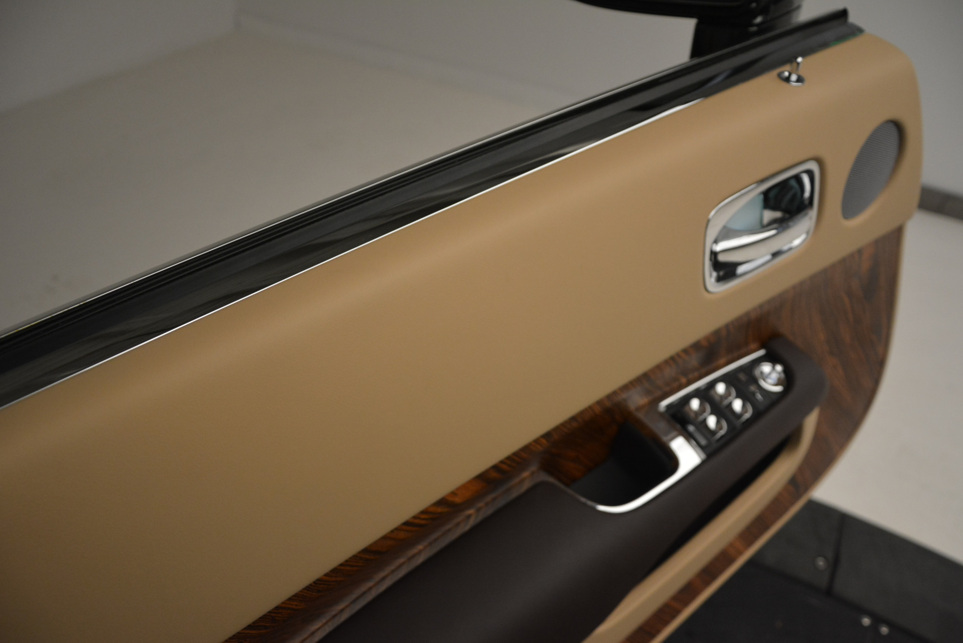 Used-2017-Rolls-Royce-Dawn