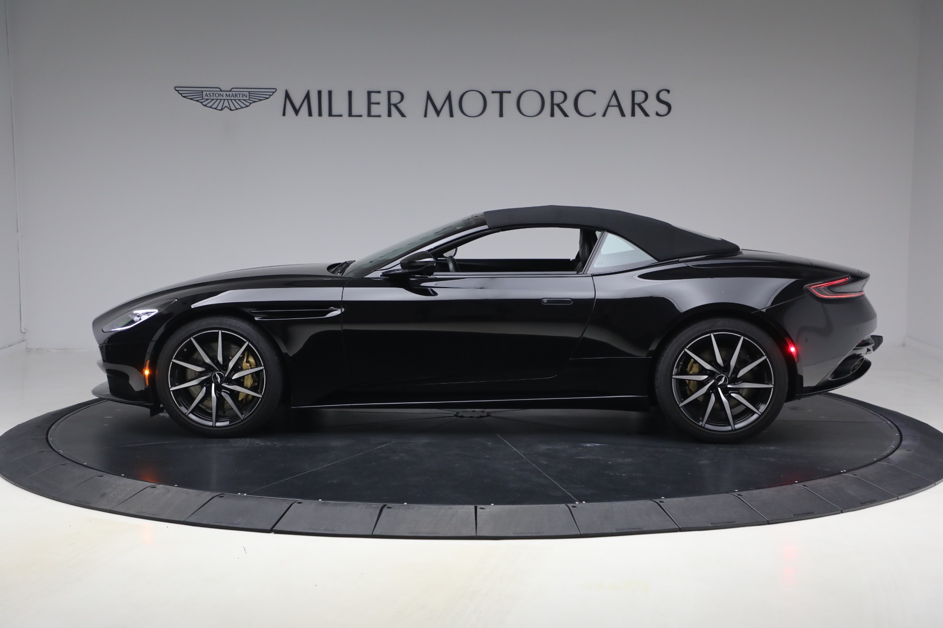 Used-2020-Aston-Martin-DB11-Volante