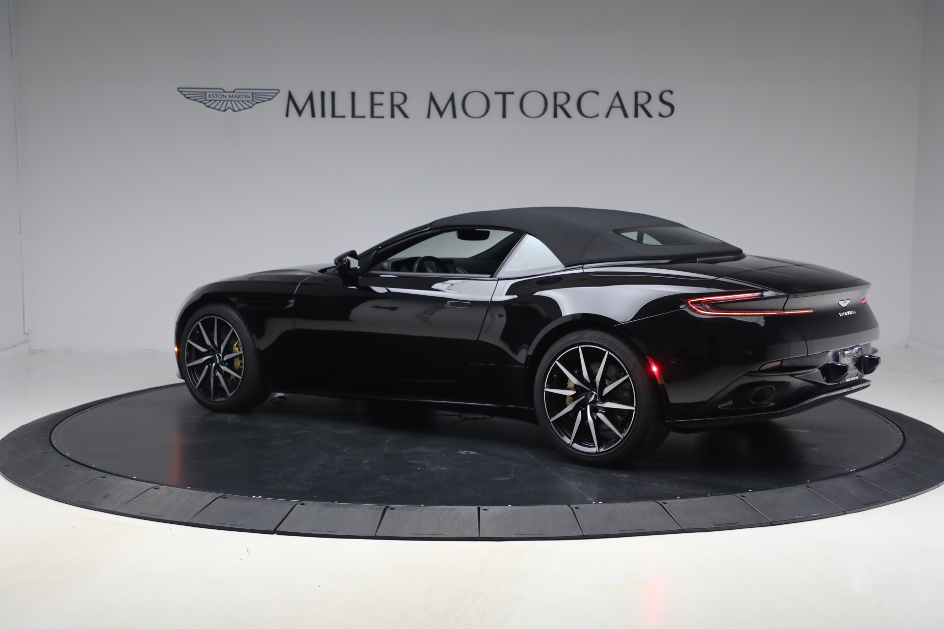 Used-2020-Aston-Martin-DB11-Volante