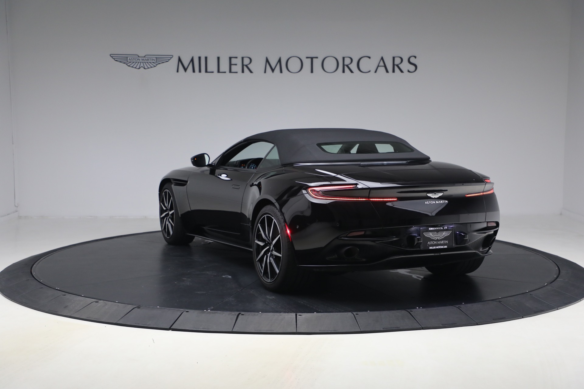 Used-2020-Aston-Martin-DB11-Volante