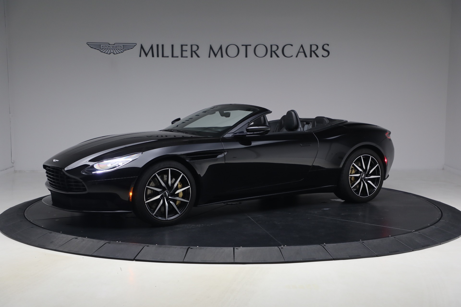 Used-2020-Aston-Martin-DB11-Volante