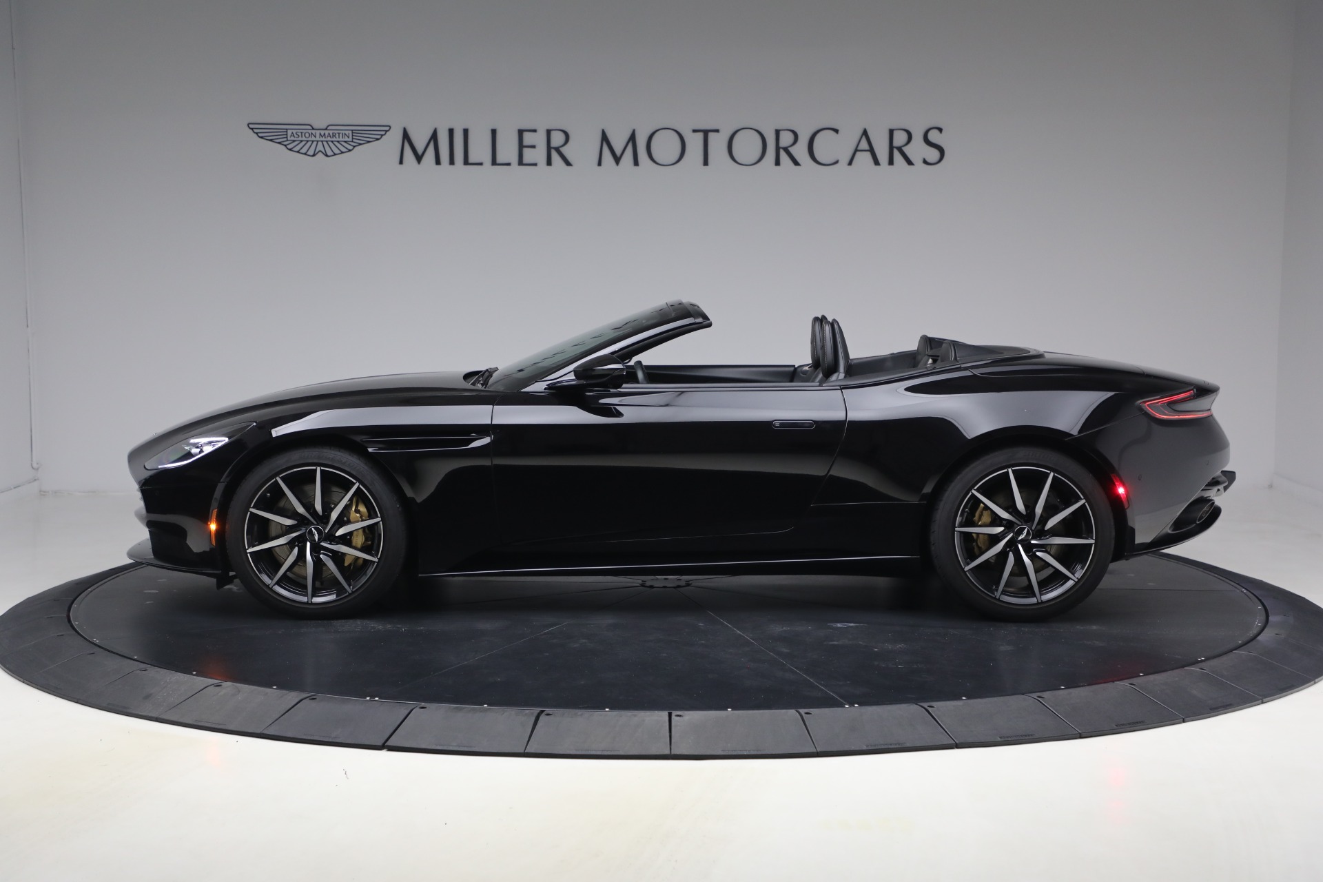 Used-2020-Aston-Martin-DB11-Volante