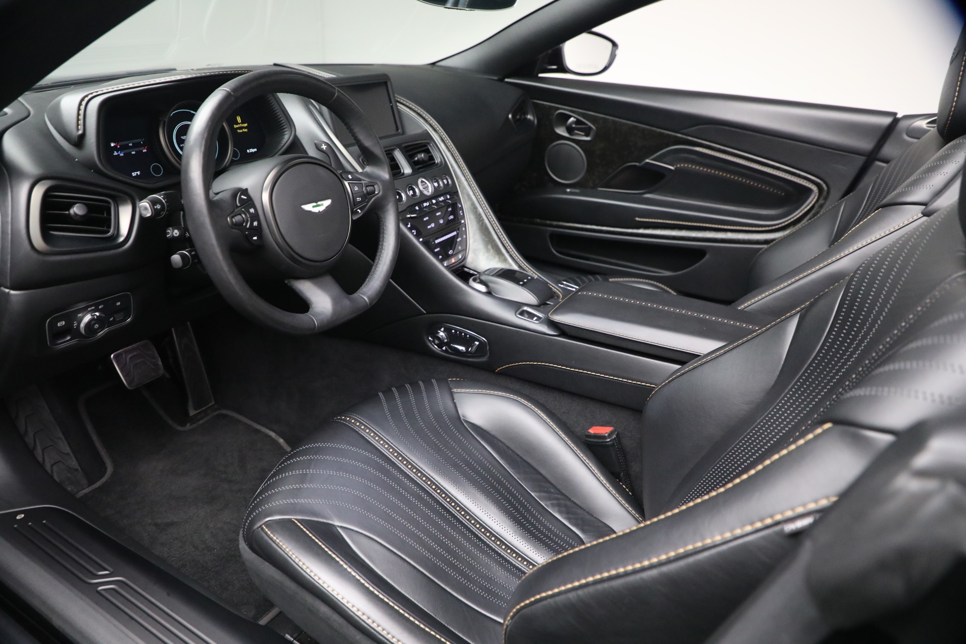Used-2020-Aston-Martin-DB11-Volante