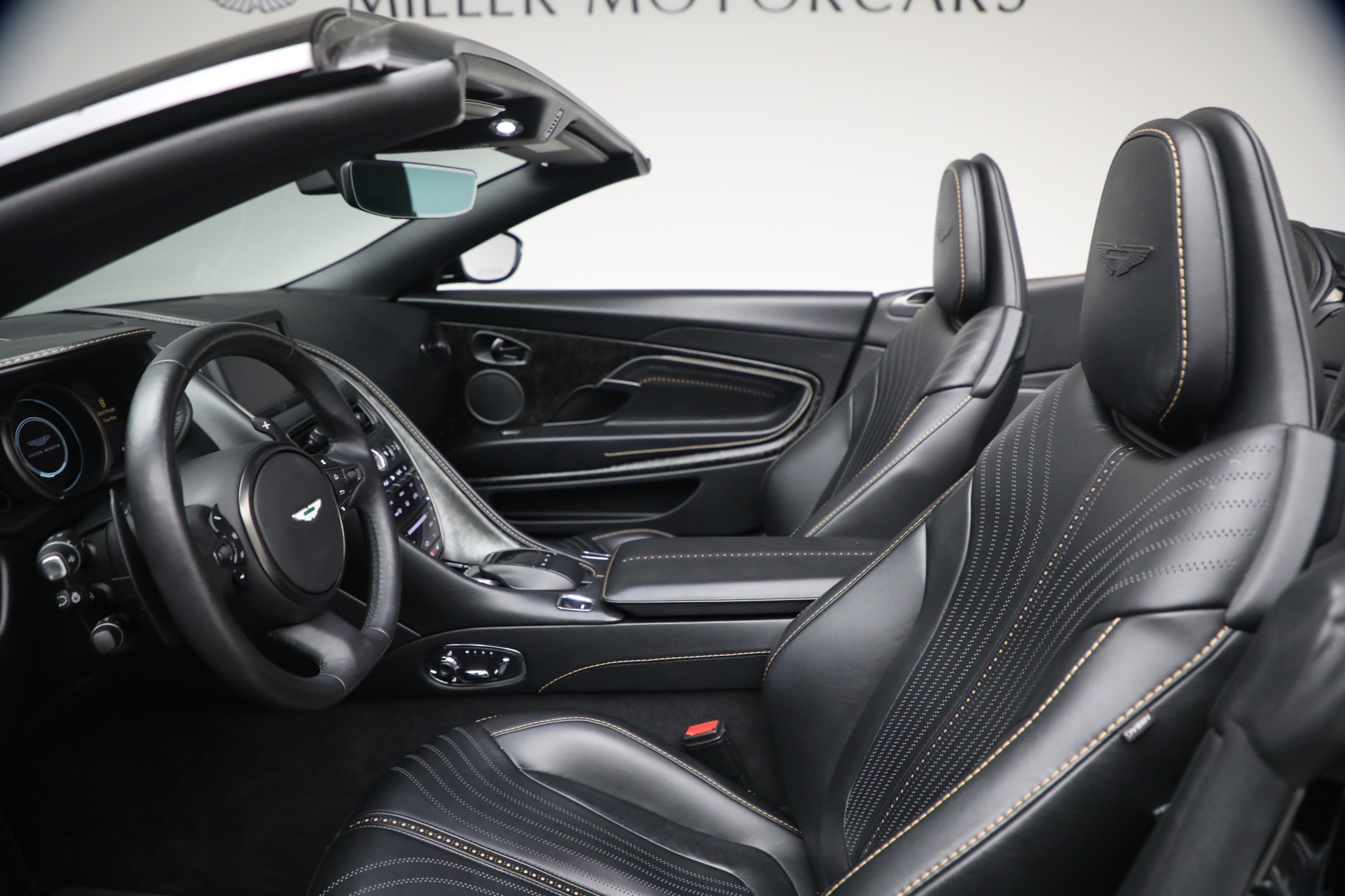 Used-2020-Aston-Martin-DB11-Volante