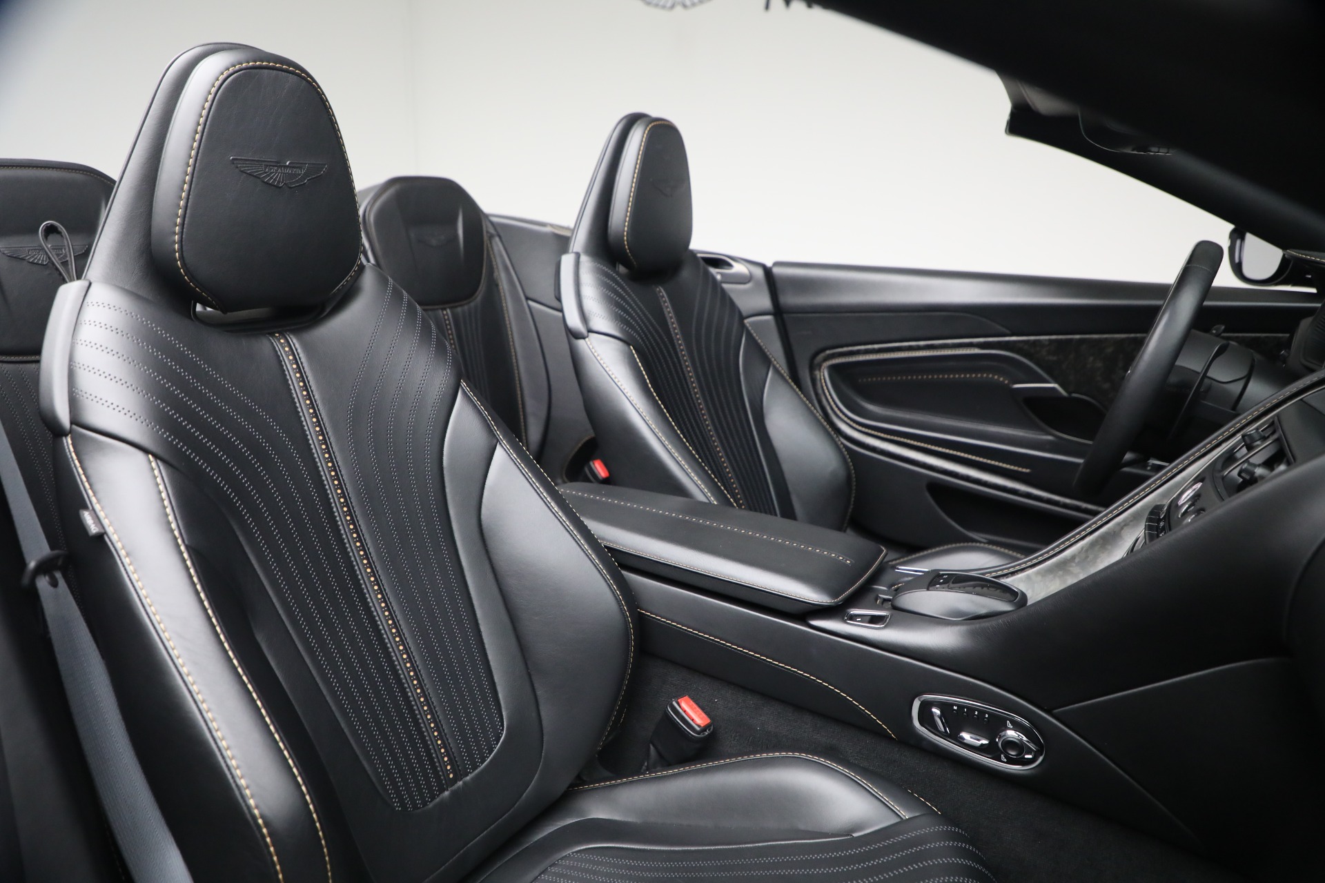 Used-2020-Aston-Martin-DB11-Volante