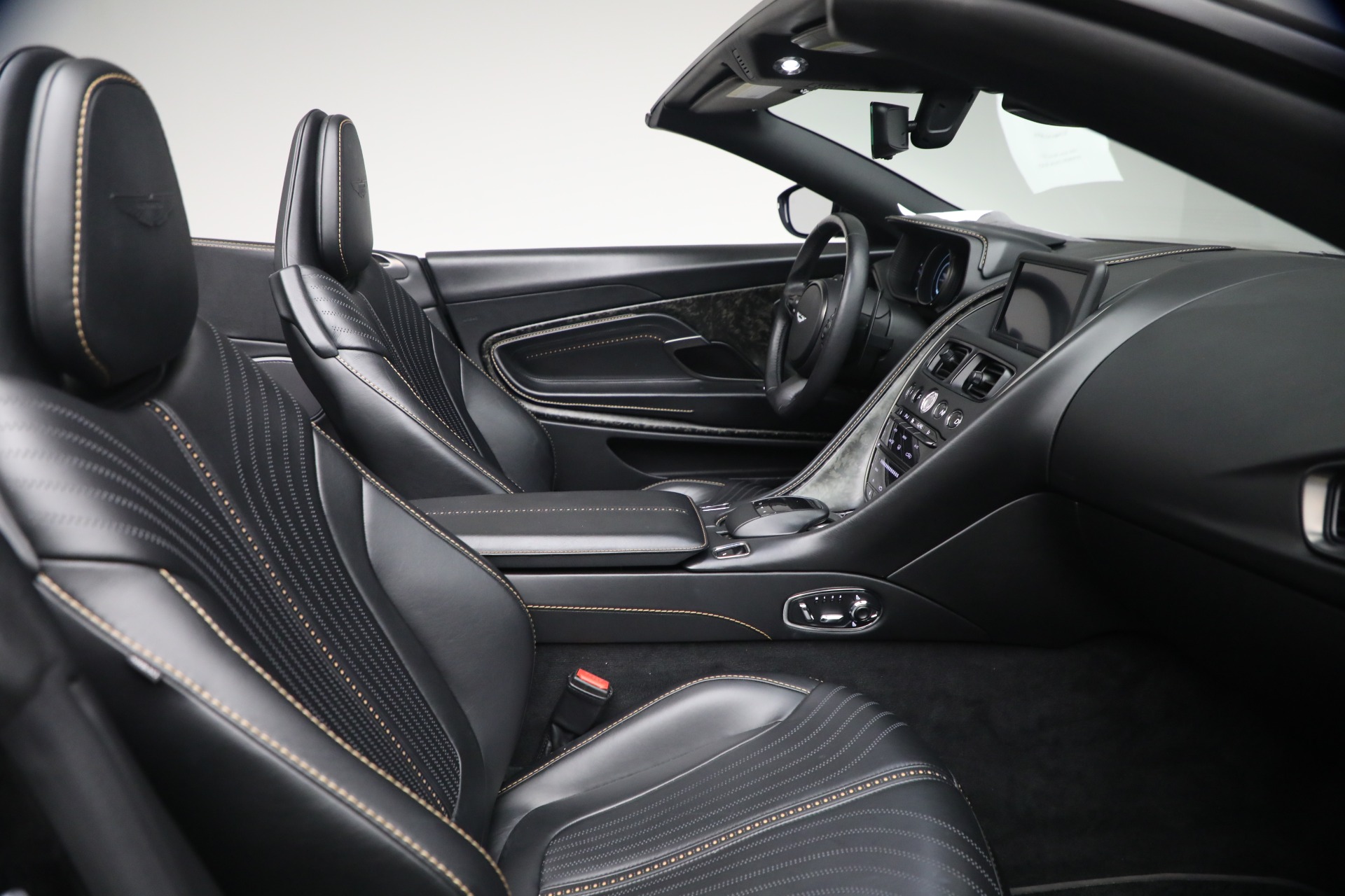 Used-2020-Aston-Martin-DB11-Volante