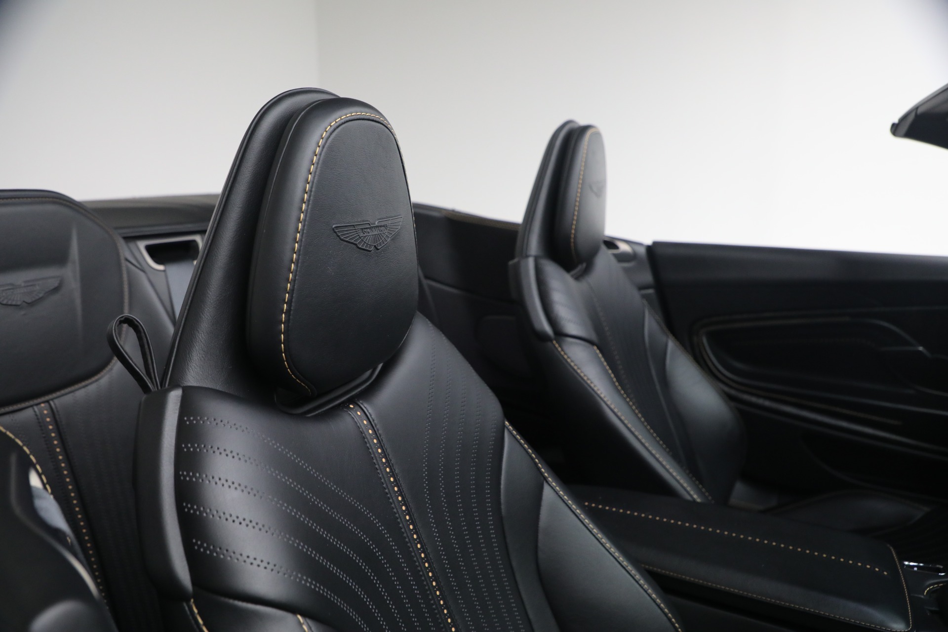 Used-2020-Aston-Martin-DB11-Volante