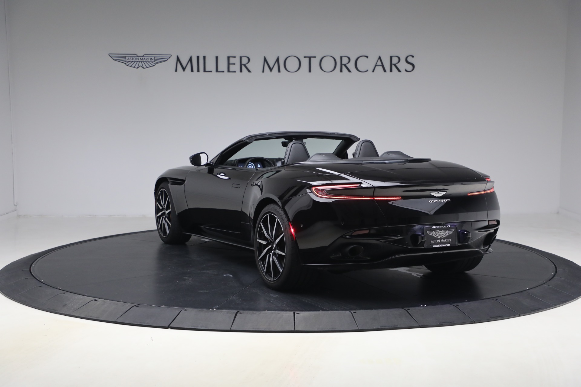 Used-2020-Aston-Martin-DB11-Volante