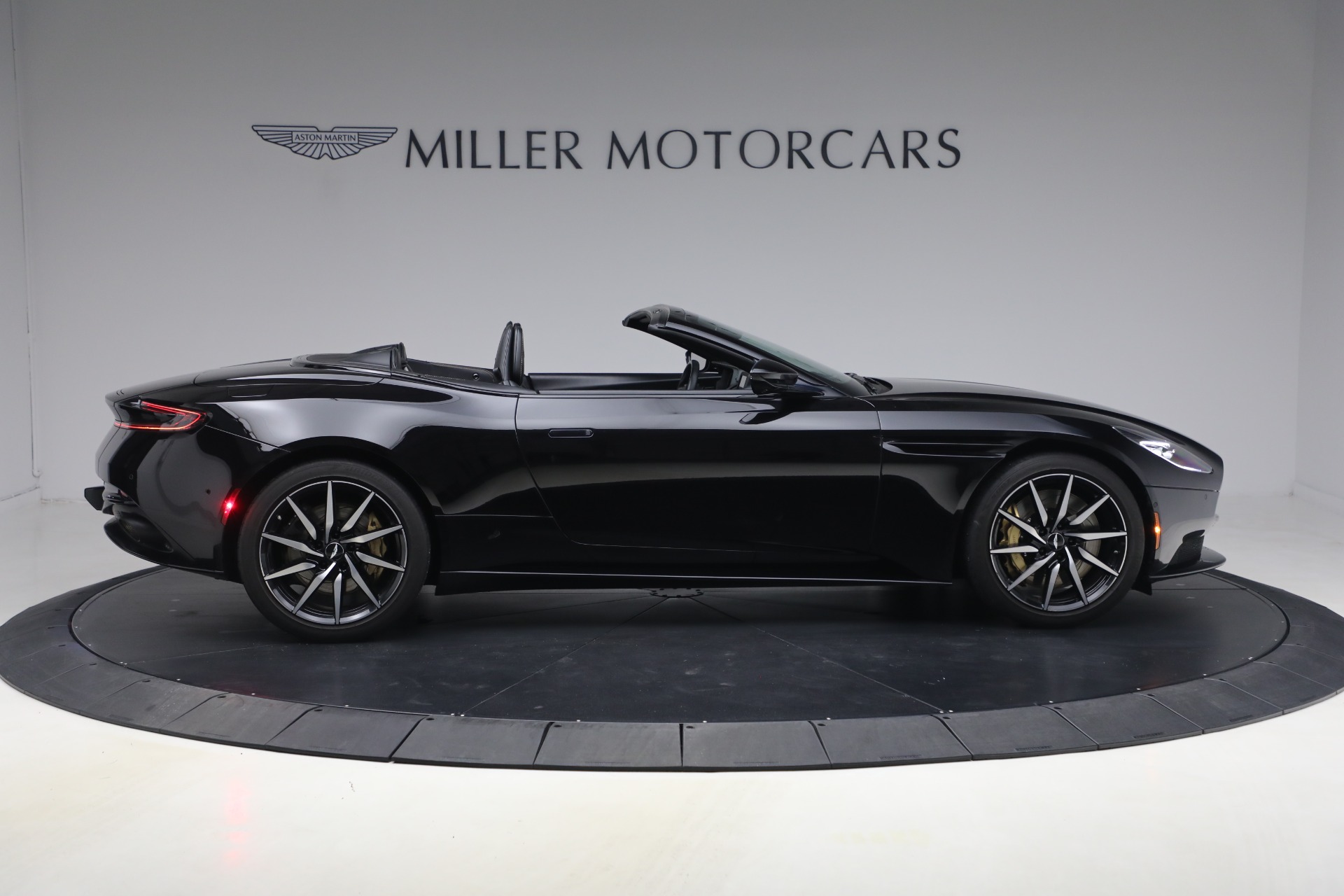 Used-2020-Aston-Martin-DB11-Volante