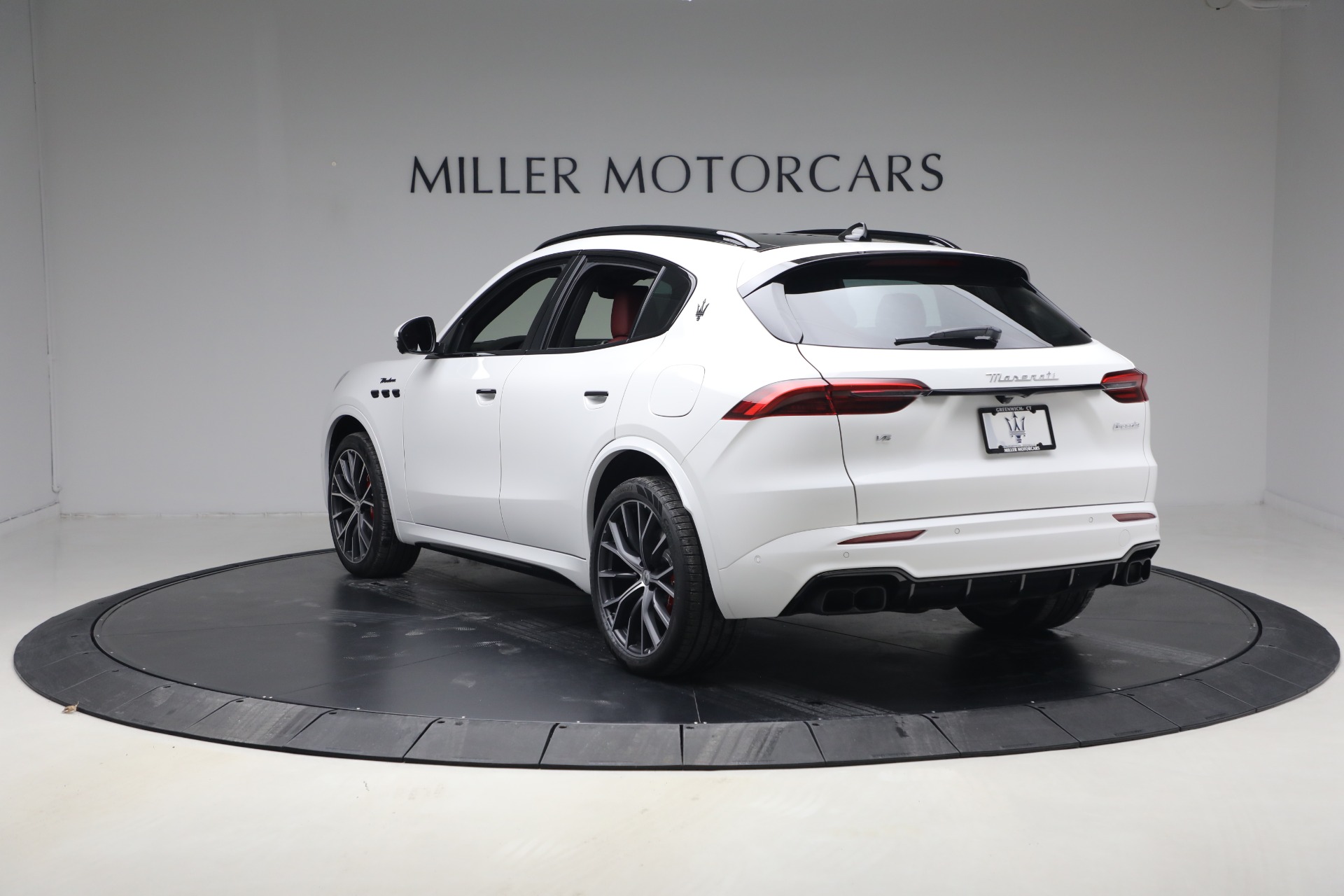 New-2026-Maserati-Grecale-Modena