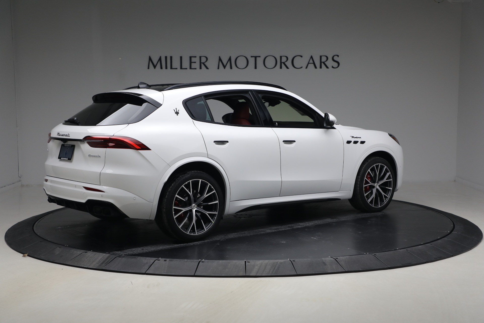 New-2026-Maserati-Grecale-Modena