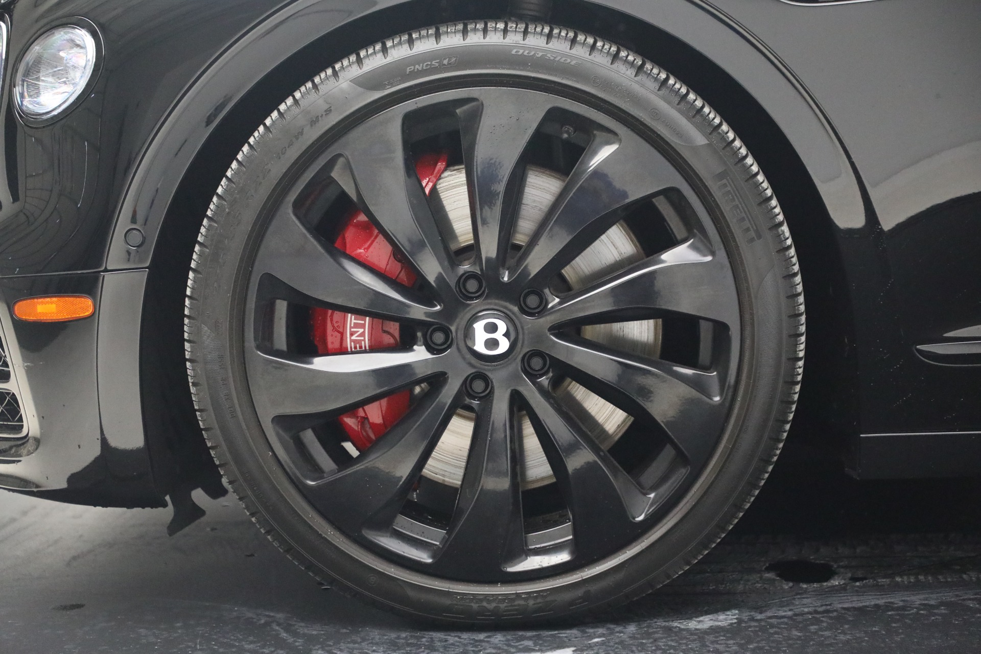 Used-2023-Bentley-Flying-Spur-V8