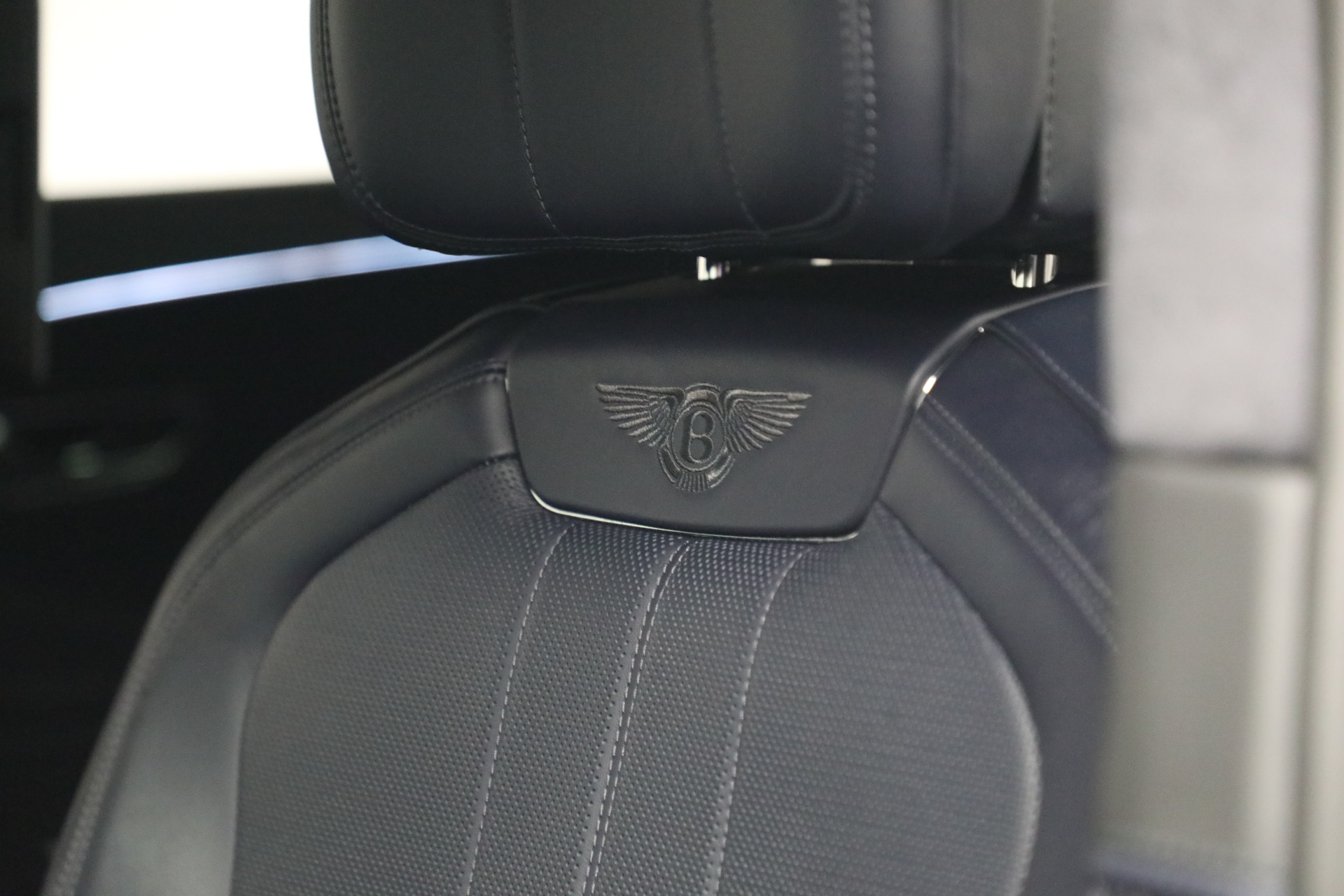 Used-2023-Bentley-Flying-Spur-V8