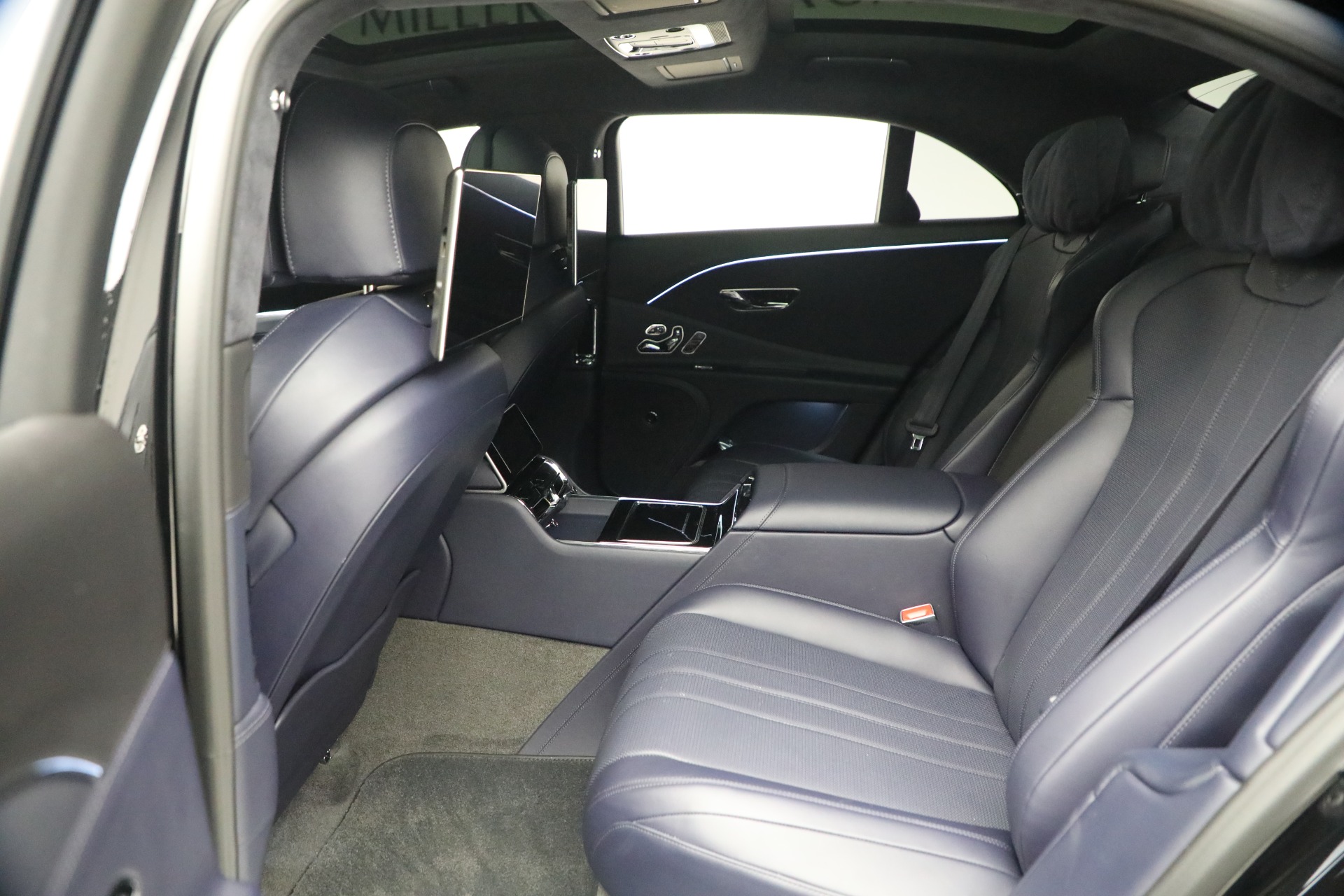 Used-2023-Bentley-Flying-Spur-V8