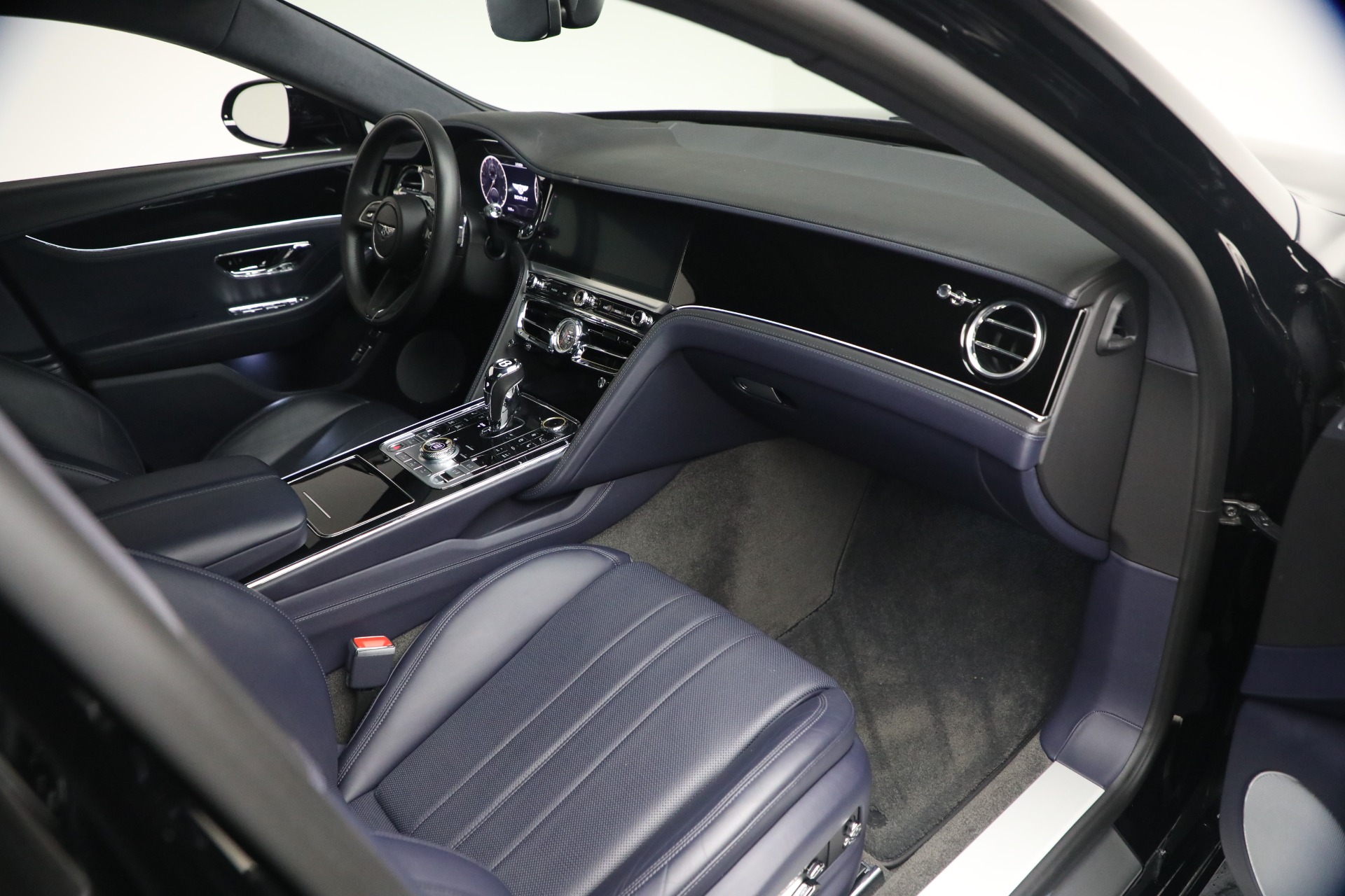 Used-2023-Bentley-Flying-Spur-V8
