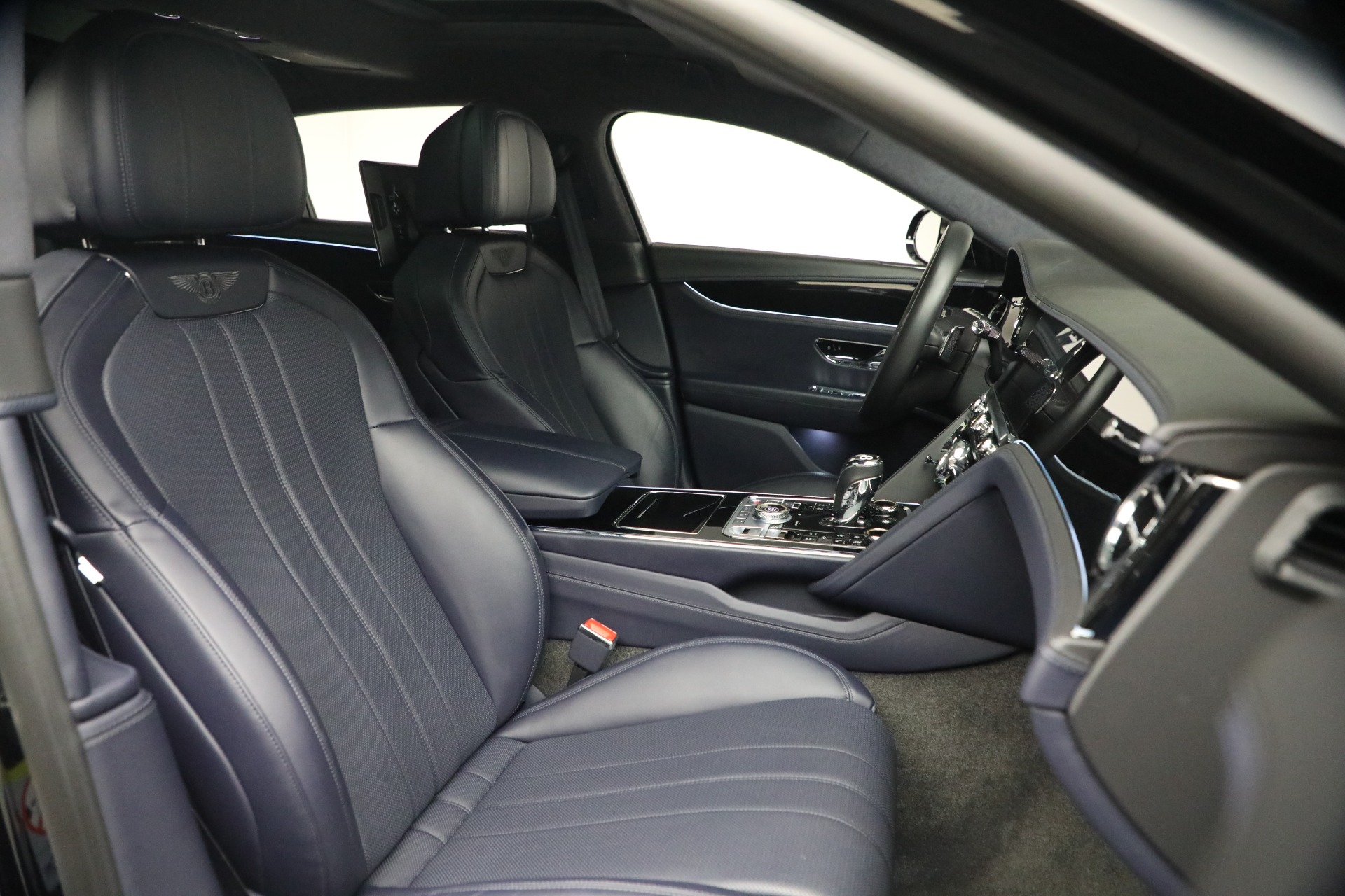 Used-2023-Bentley-Flying-Spur-V8