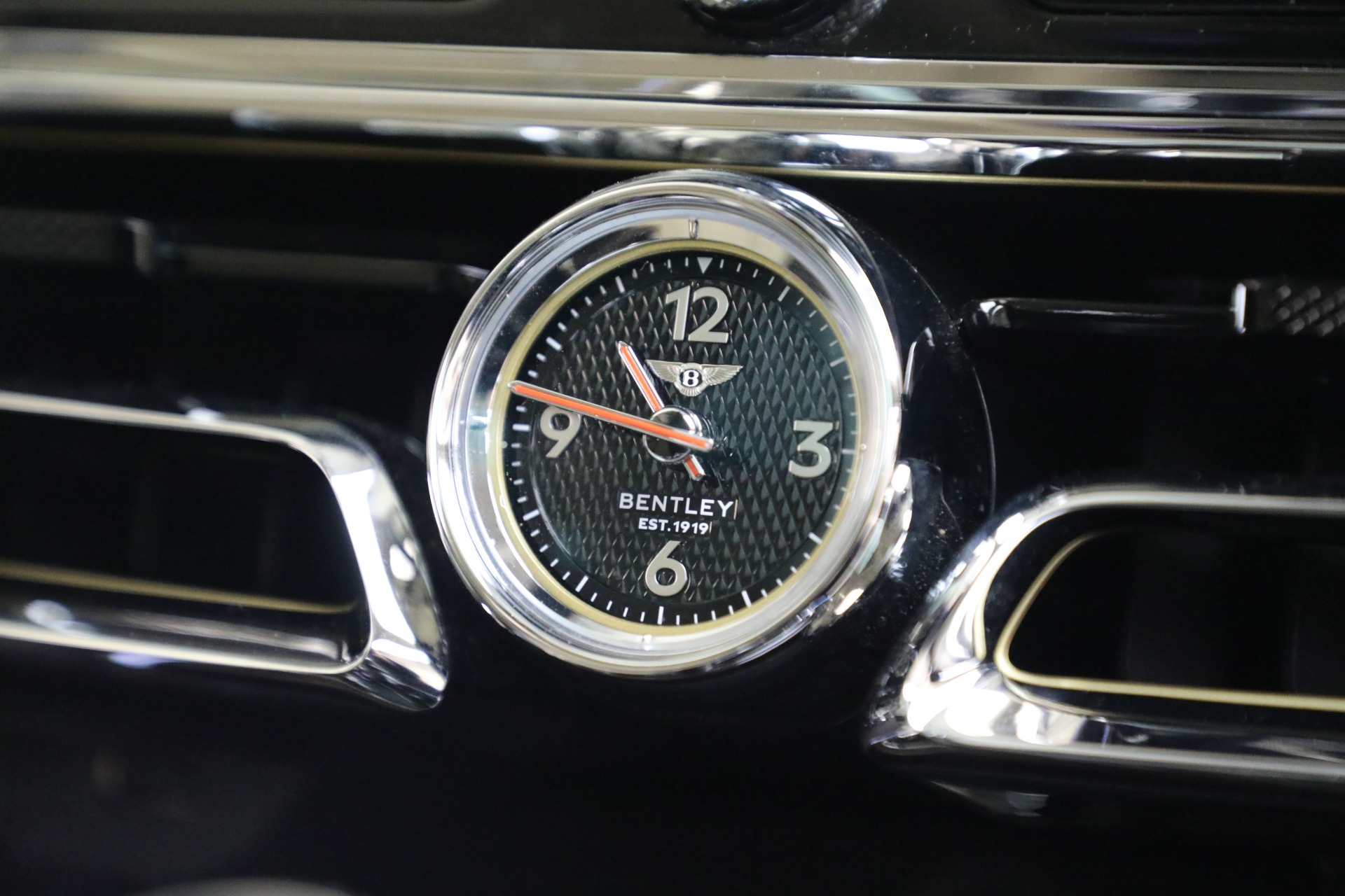 Used-2023-Bentley-Flying-Spur-Hybrid