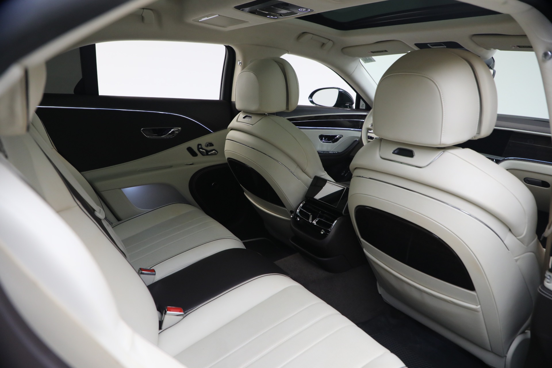 Used-2023-Bentley-Flying-Spur-Hybrid