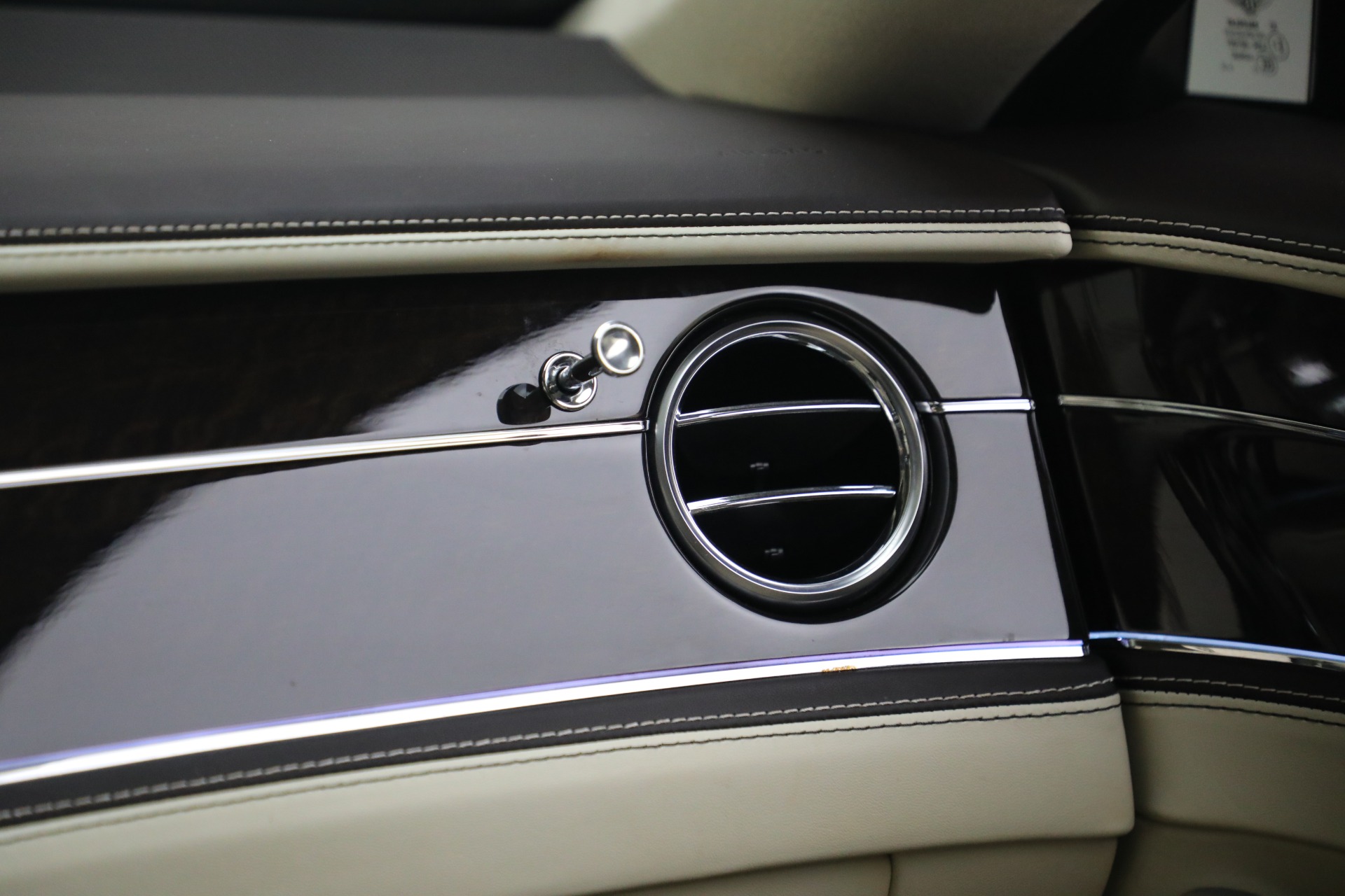 Used-2023-Bentley-Flying-Spur-Hybrid