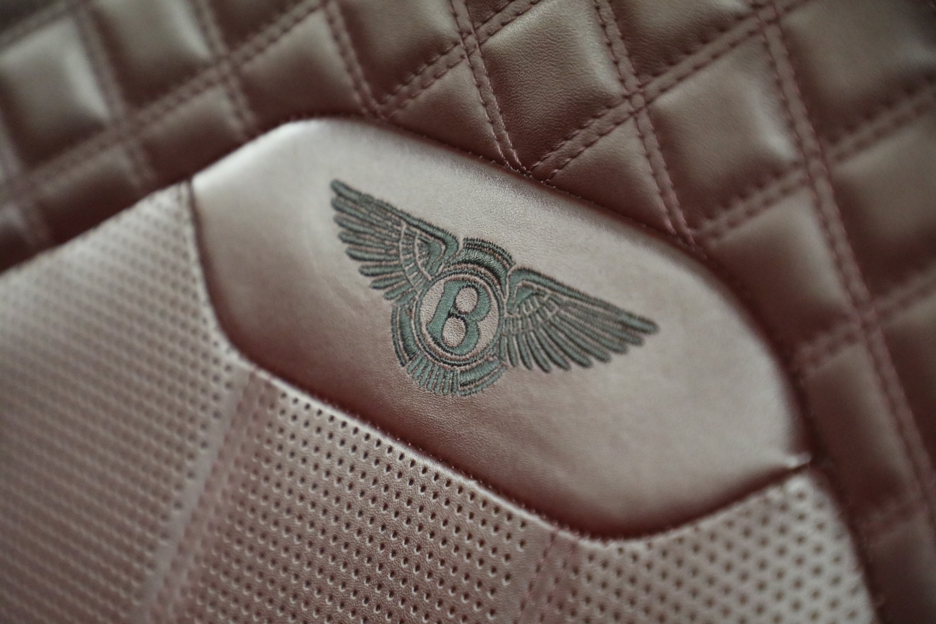 Used-2021-Bentley-Bentayga-V8