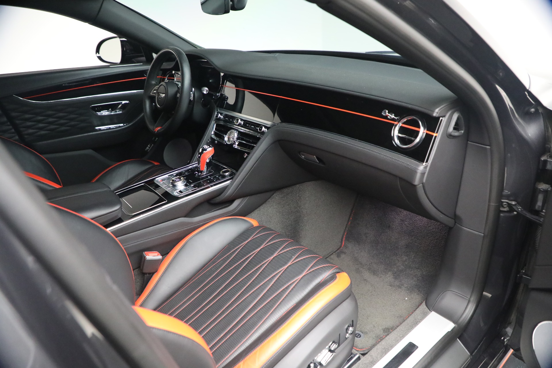 Used-2022-Bentley-Flying-Spur-V8