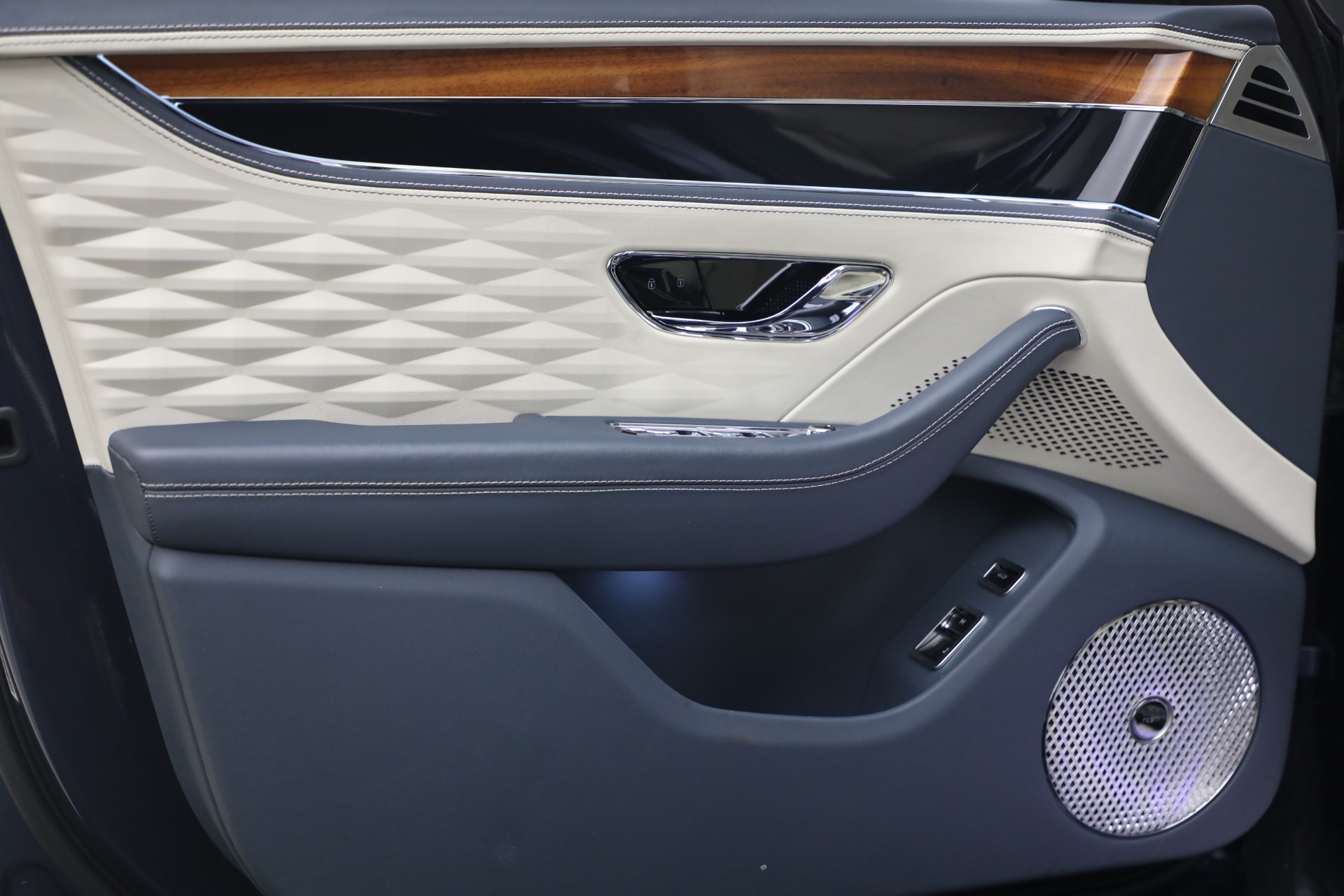 Used-2020-Bentley-Flying-Spur-W12