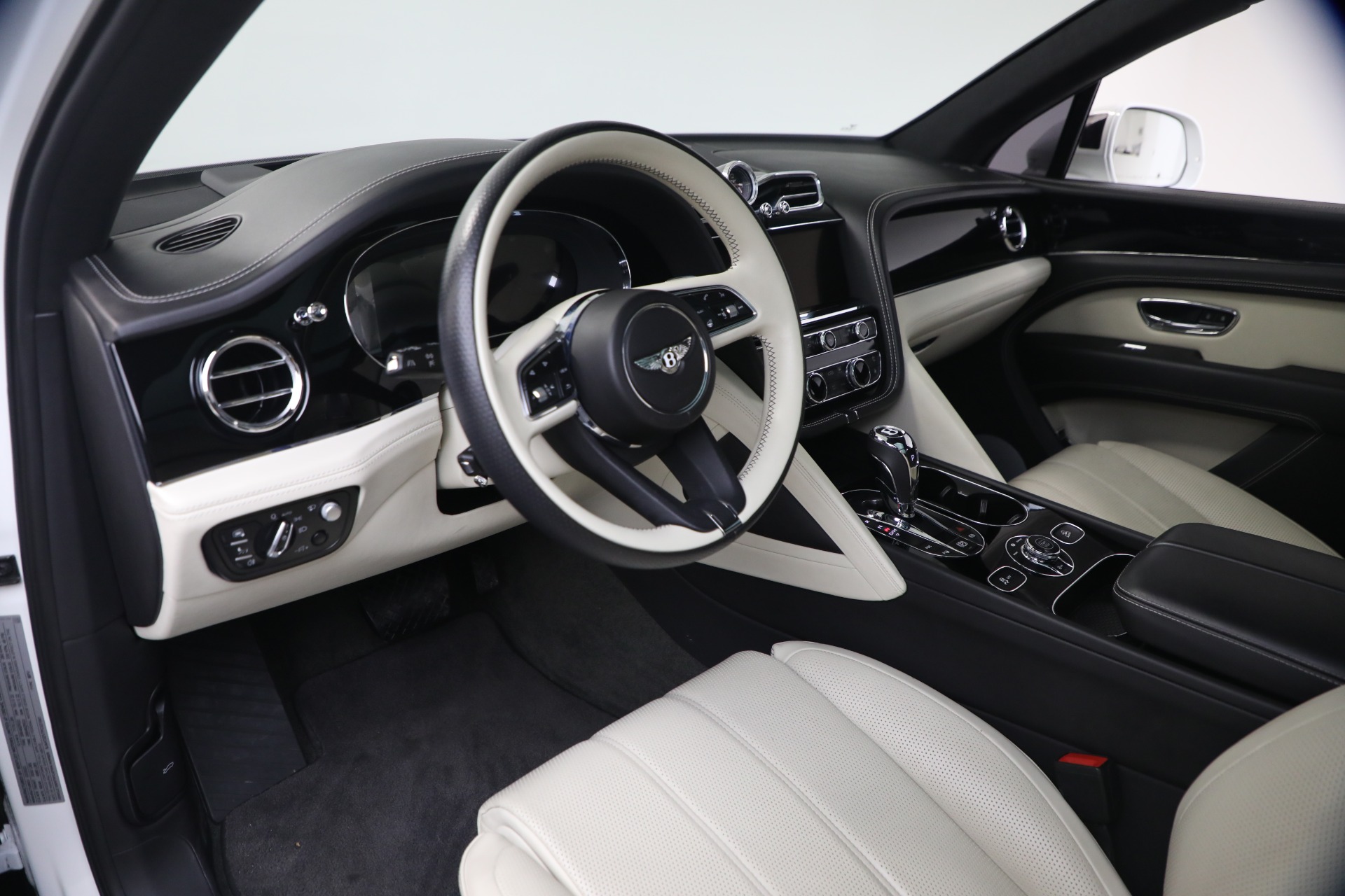 Used-2023-Bentley-Bentayga-V8