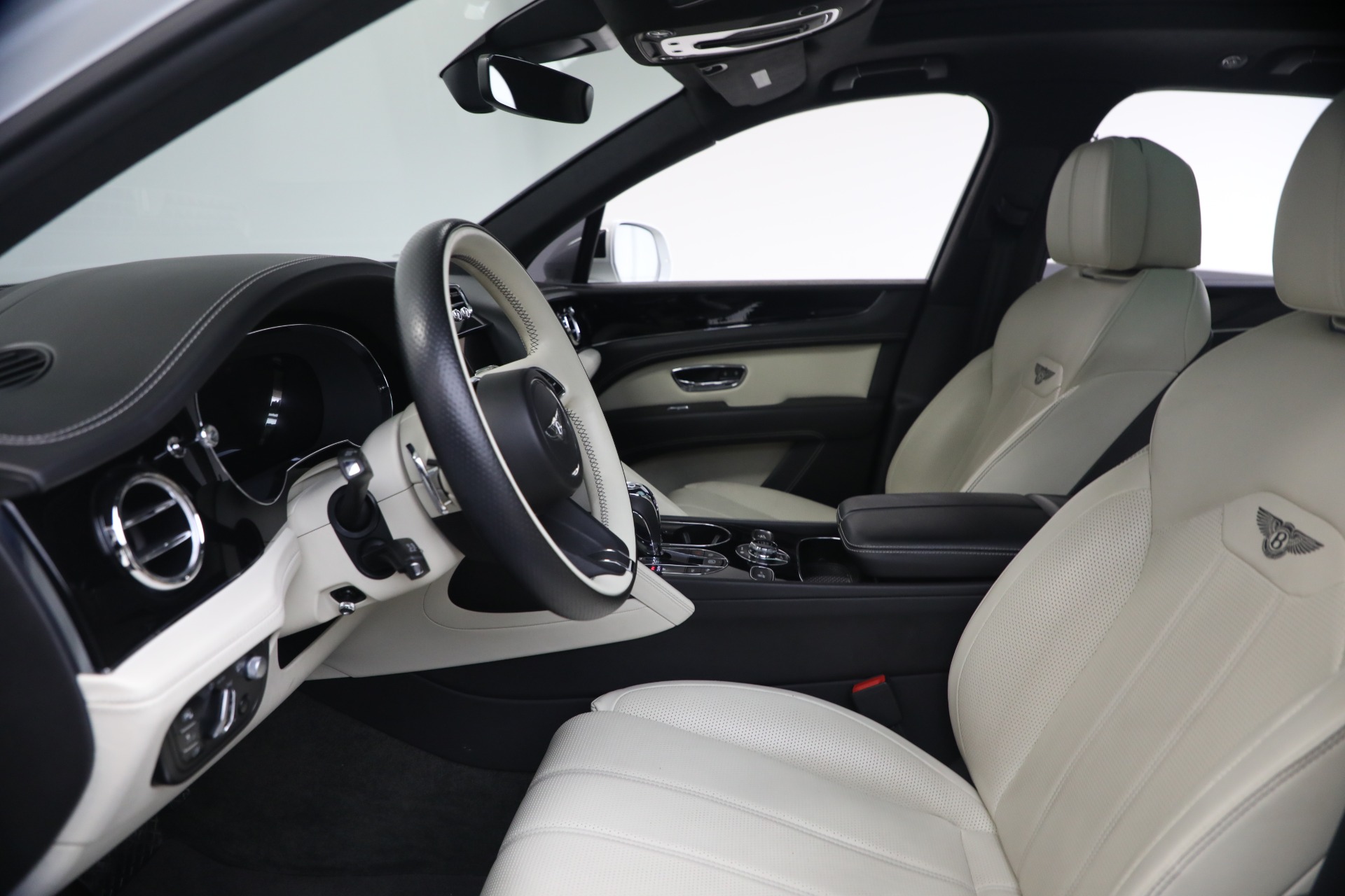 Used-2023-Bentley-Bentayga-V8