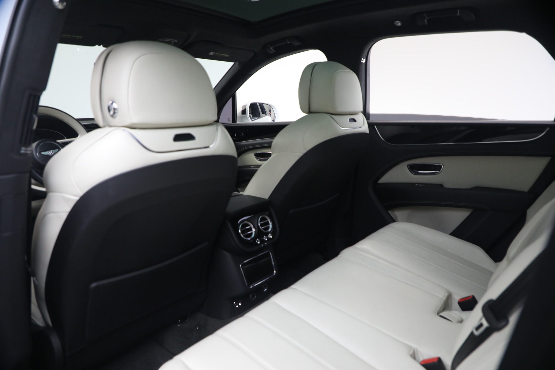 Used-2023-Bentley-Bentayga-V8