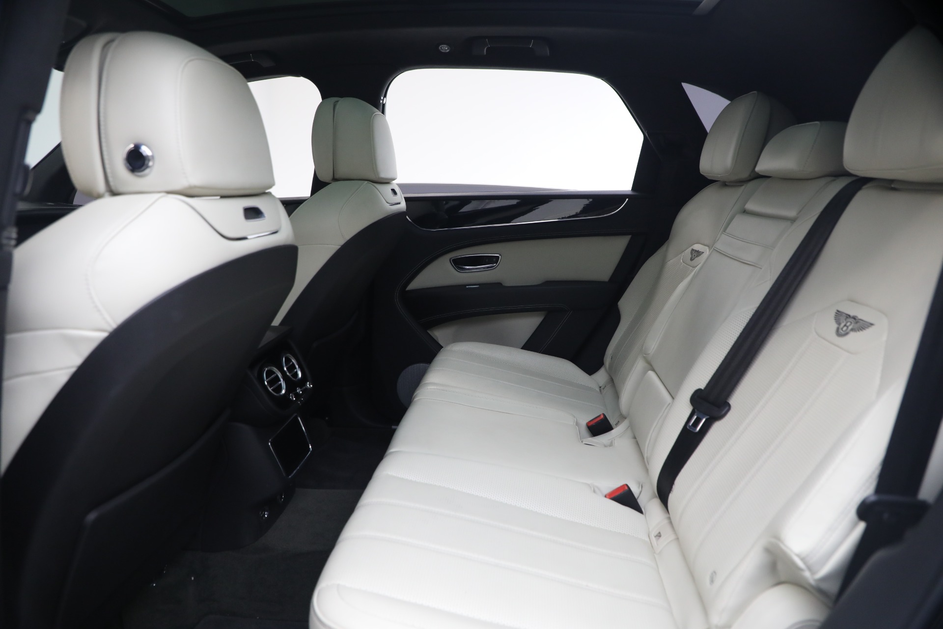 Used-2023-Bentley-Bentayga-V8