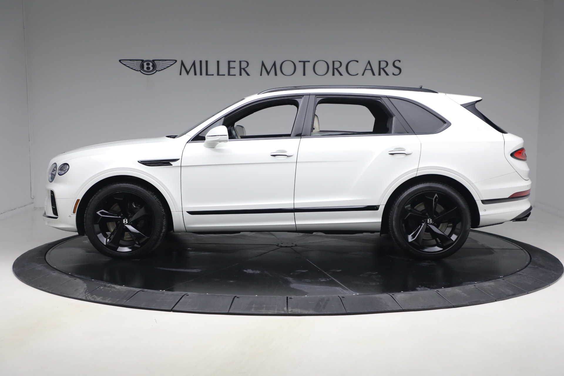Used-2023-Bentley-Bentayga-V8