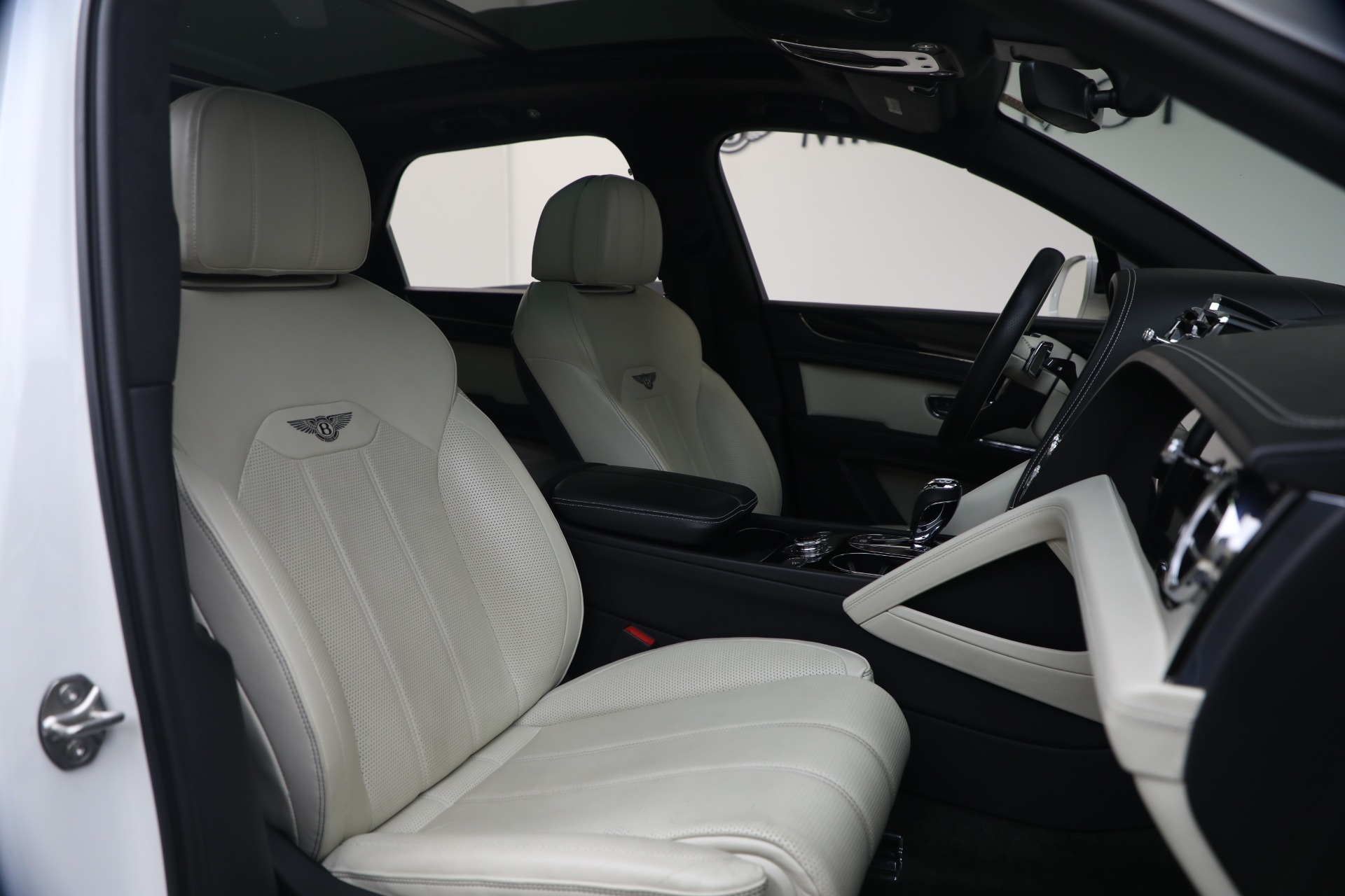 Used-2023-Bentley-Bentayga-V8