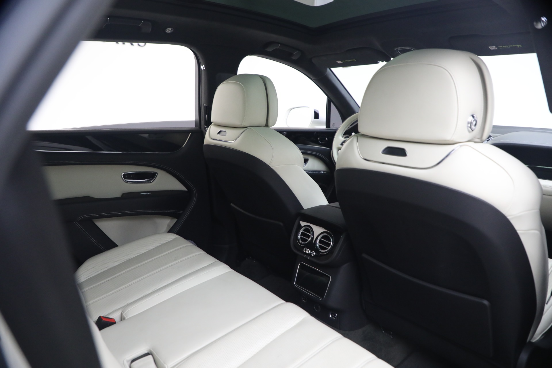 Used-2023-Bentley-Bentayga-V8