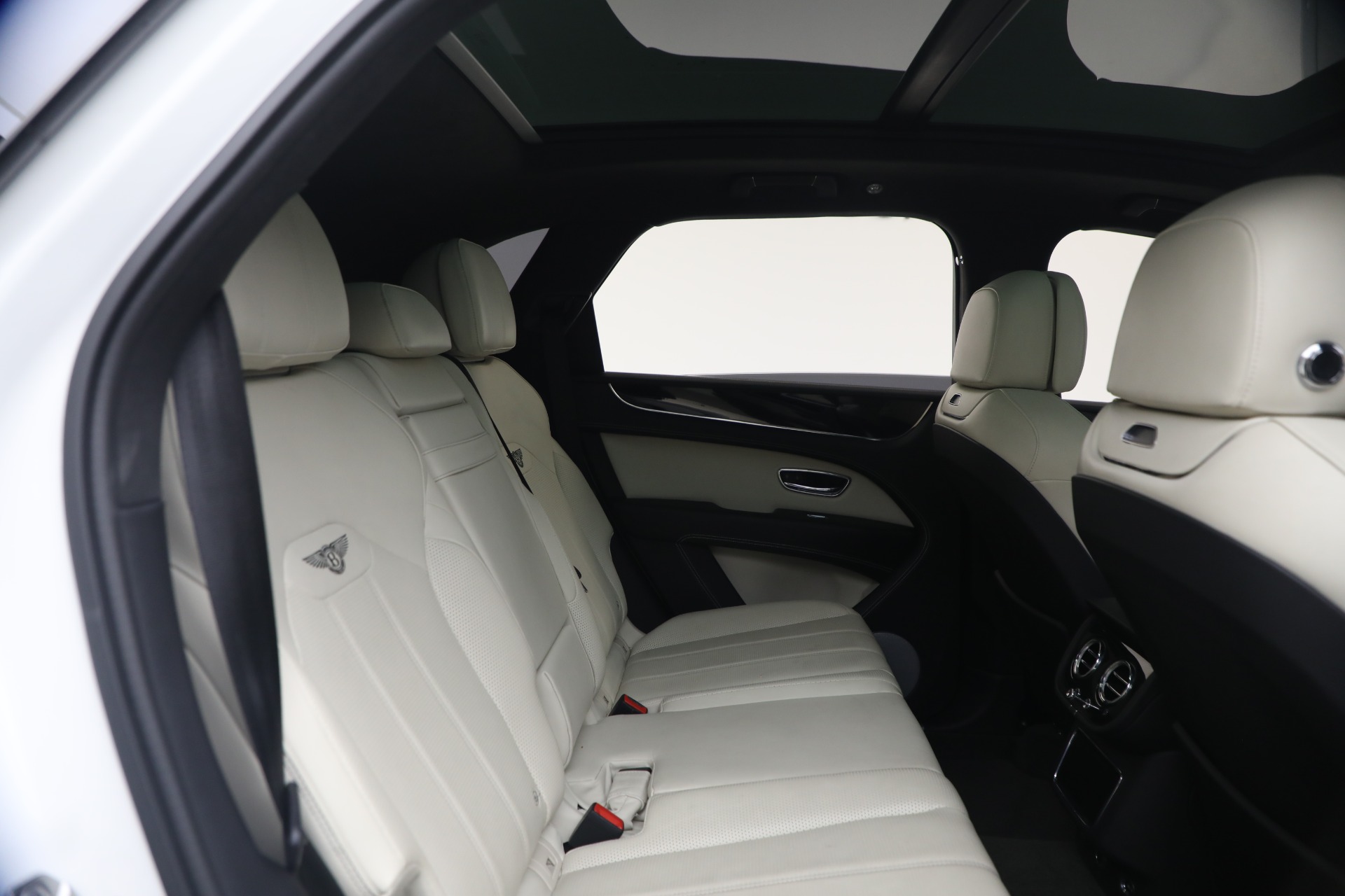 Used-2023-Bentley-Bentayga-V8