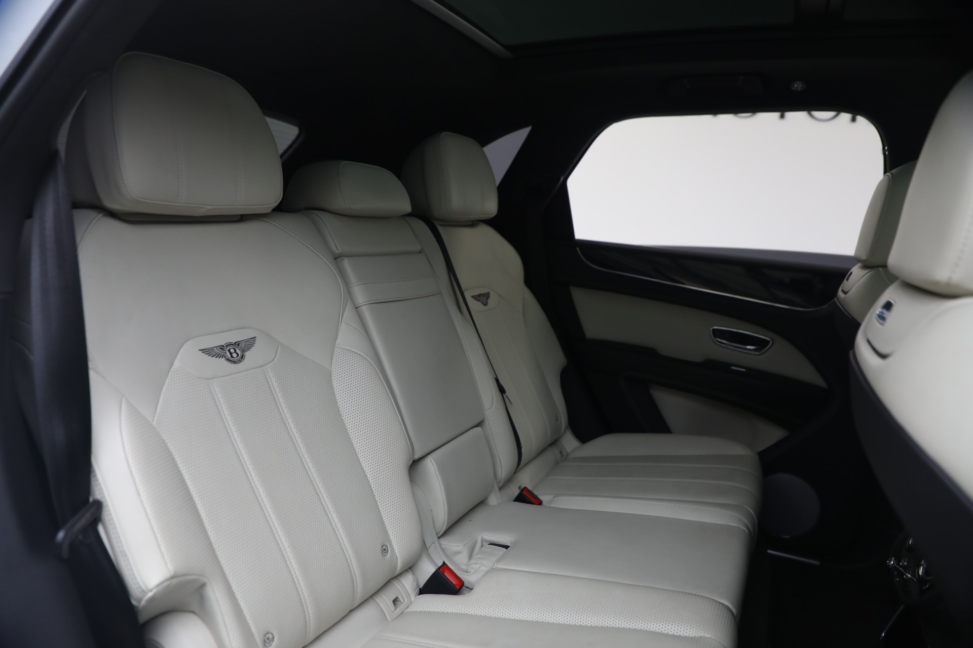 Used-2023-Bentley-Bentayga-V8