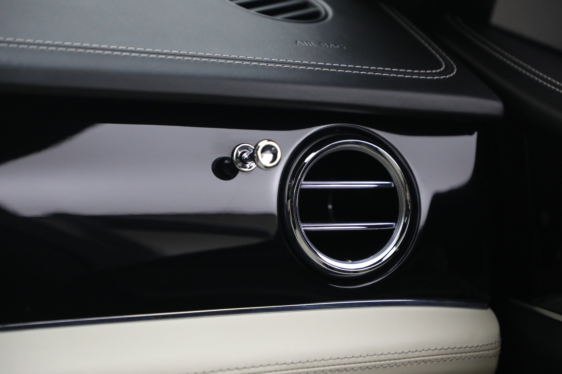 Used-2023-Bentley-Bentayga-V8