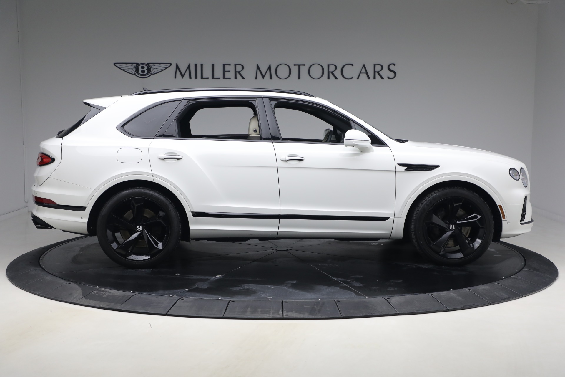 Used-2023-Bentley-Bentayga-V8