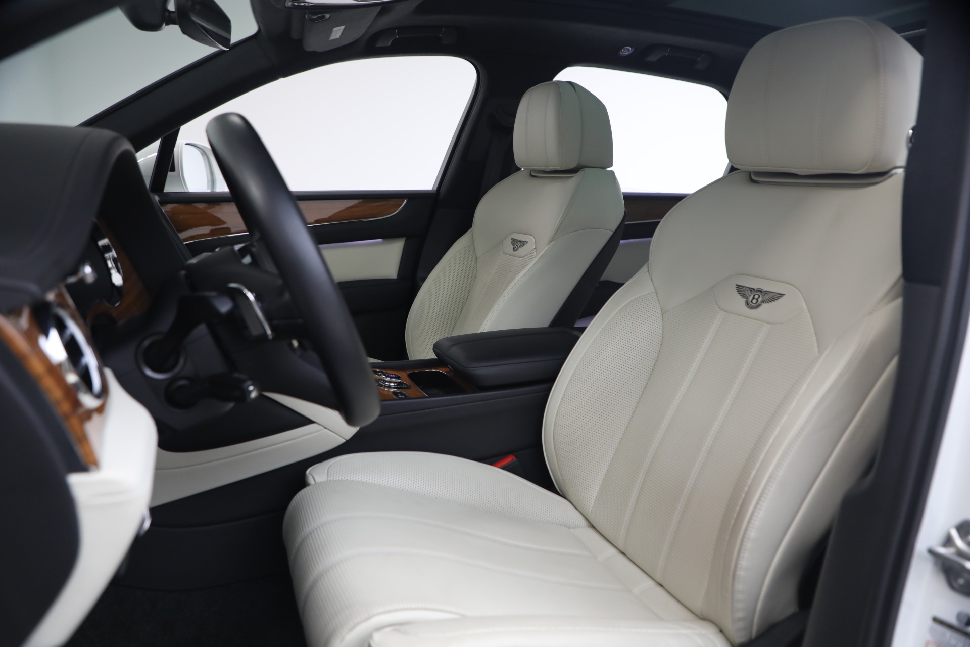 Used-2023-Bentley-Bentayga-V8