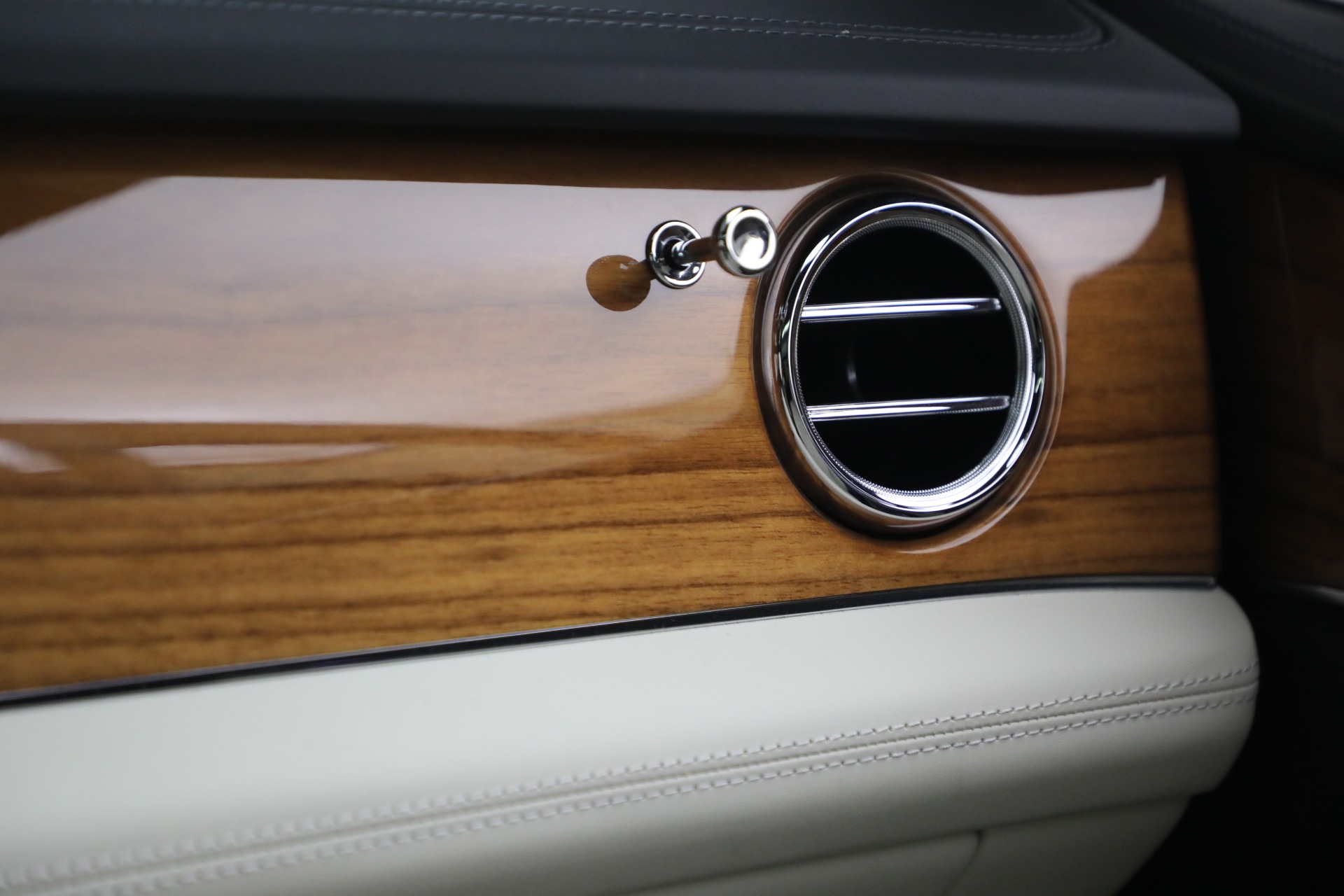 Used-2023-Bentley-Bentayga-V8