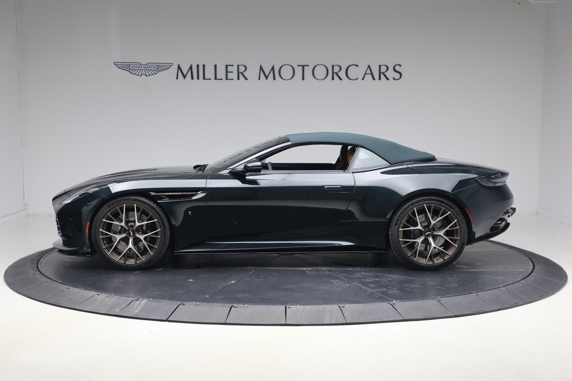 New-2026-Aston-Martin-DB12-Volante