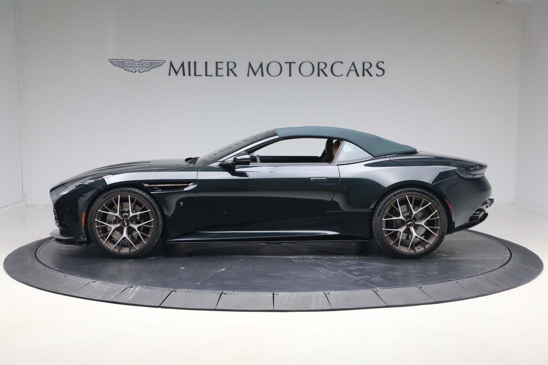 New-2026-Aston-Martin-DB12-Volante