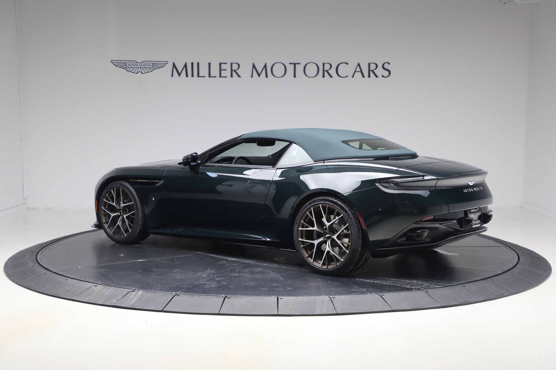 New-2026-Aston-Martin-DB12-Volante