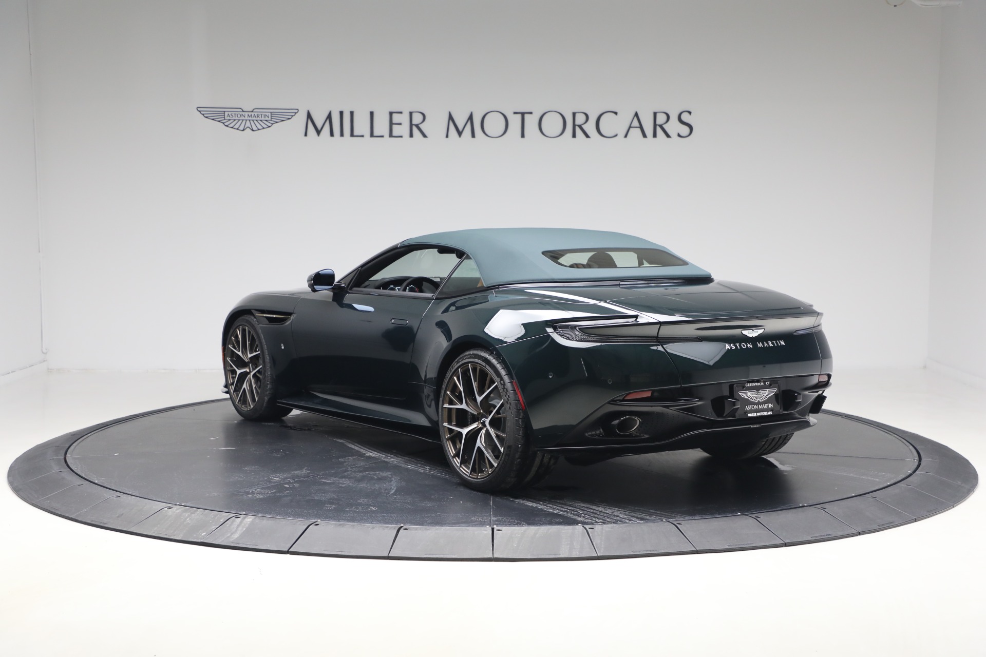 New-2026-Aston-Martin-DB12-Volante