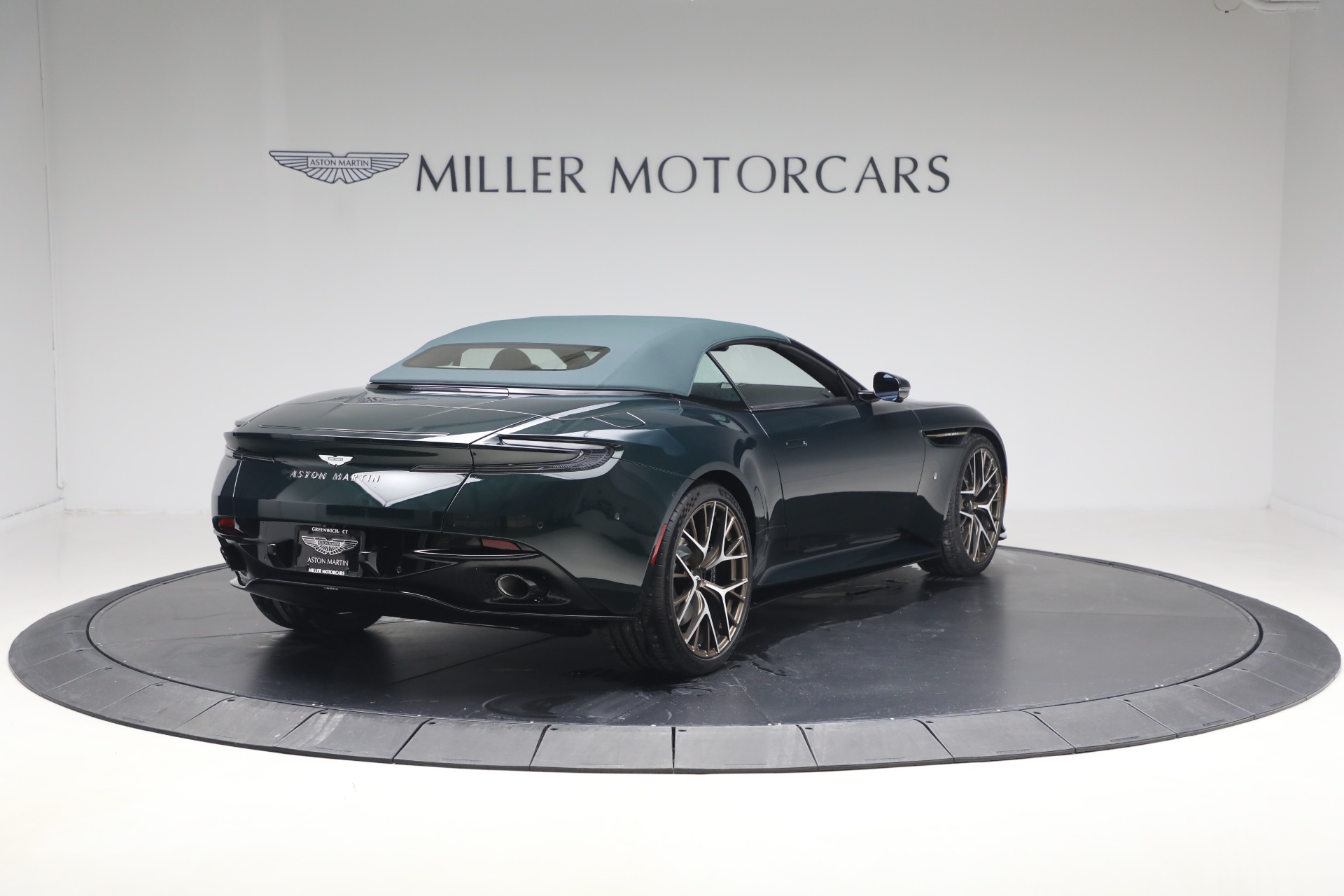 New-2026-Aston-Martin-DB12-Volante