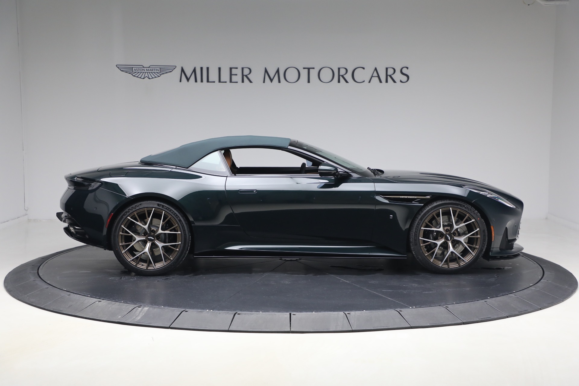 New-2026-Aston-Martin-DB12-Volante
