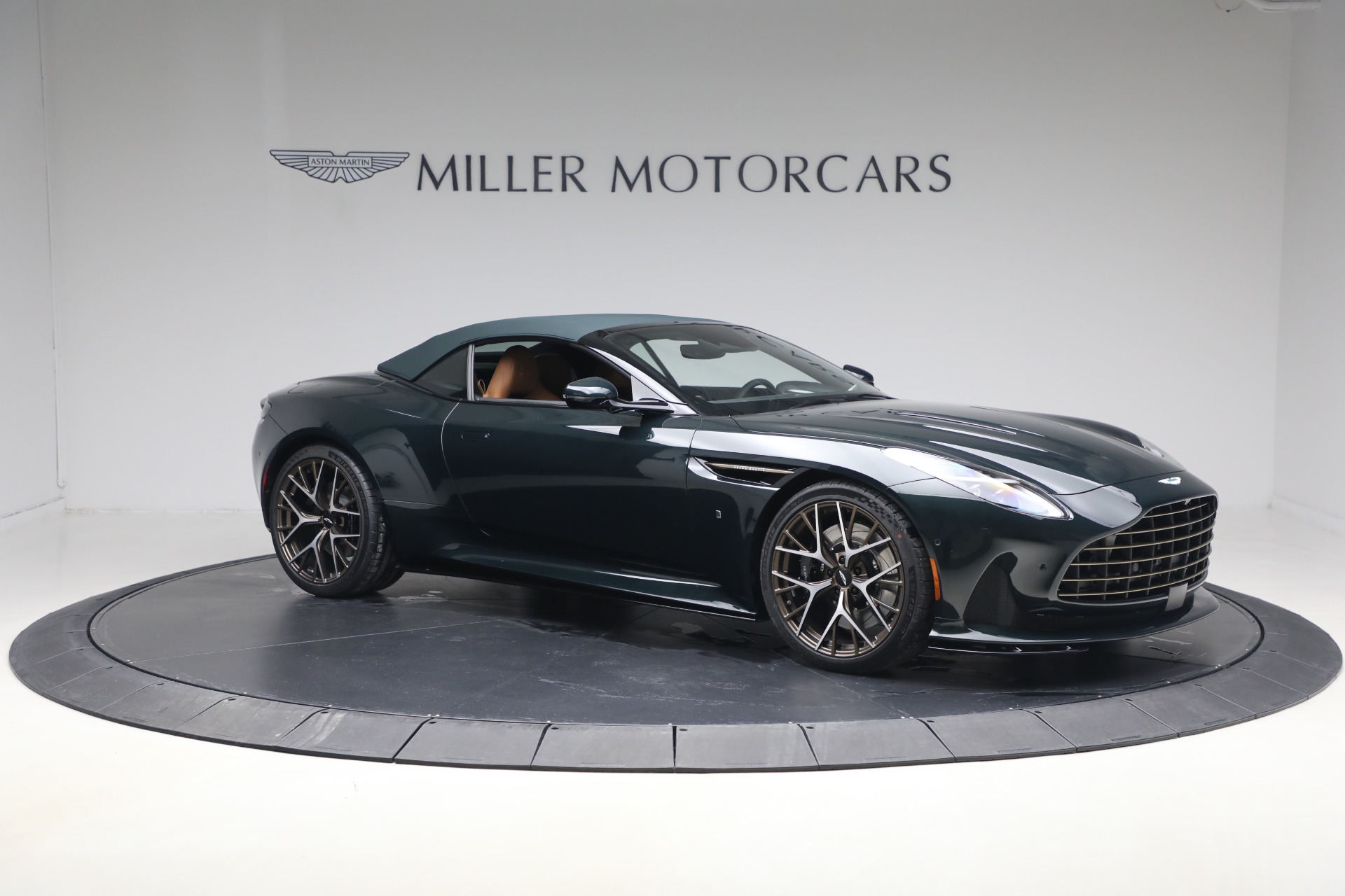 New-2026-Aston-Martin-DB12-Volante