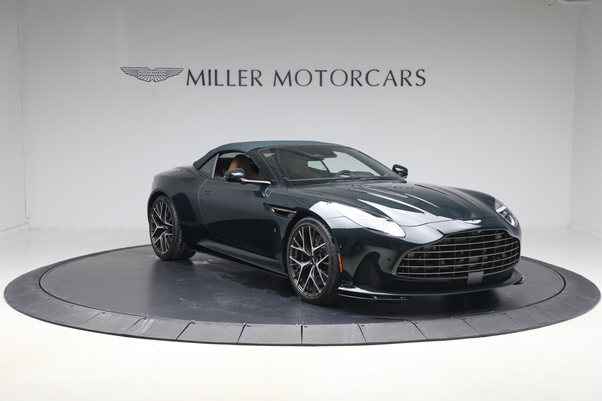 New-2026-Aston-Martin-DB12-Volante